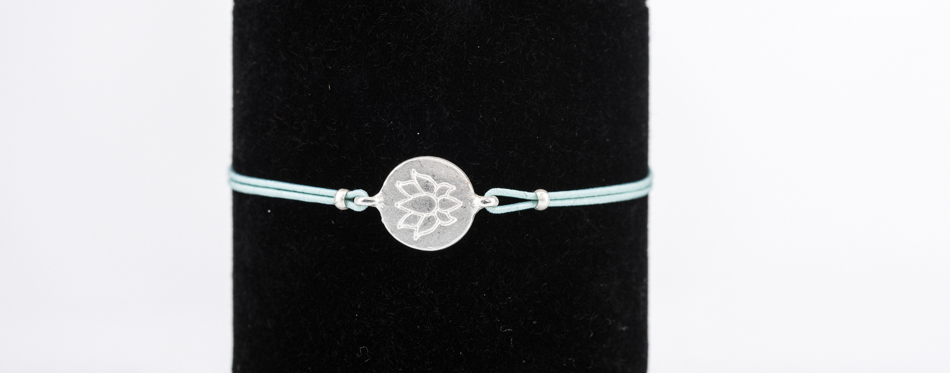 "Summer Feeling" elastisches Armband, türkis und silberfarbene Blume - 2er Pack