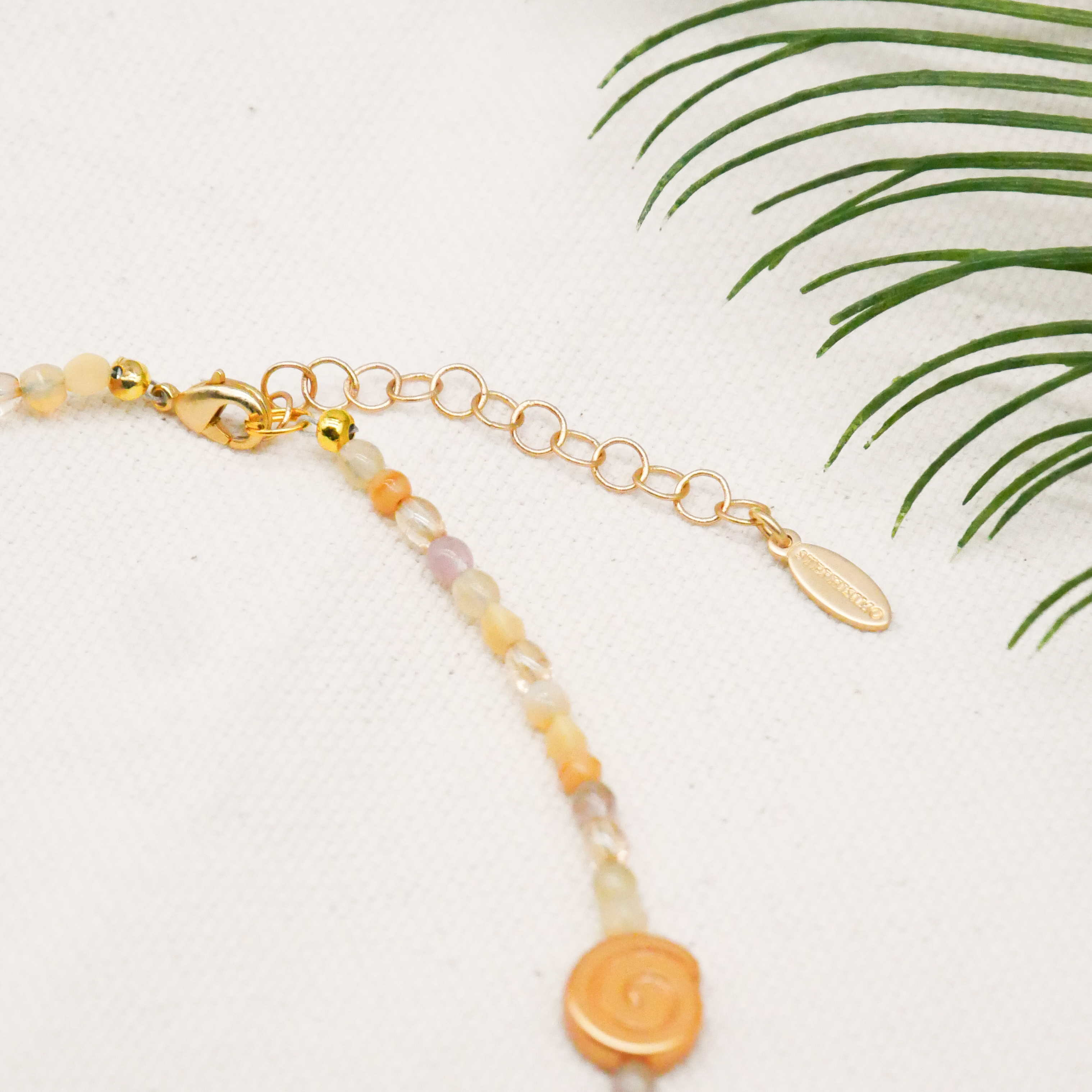  "Shell" kurze Kette, kleine Glasperlen Glasschnecken, sand 