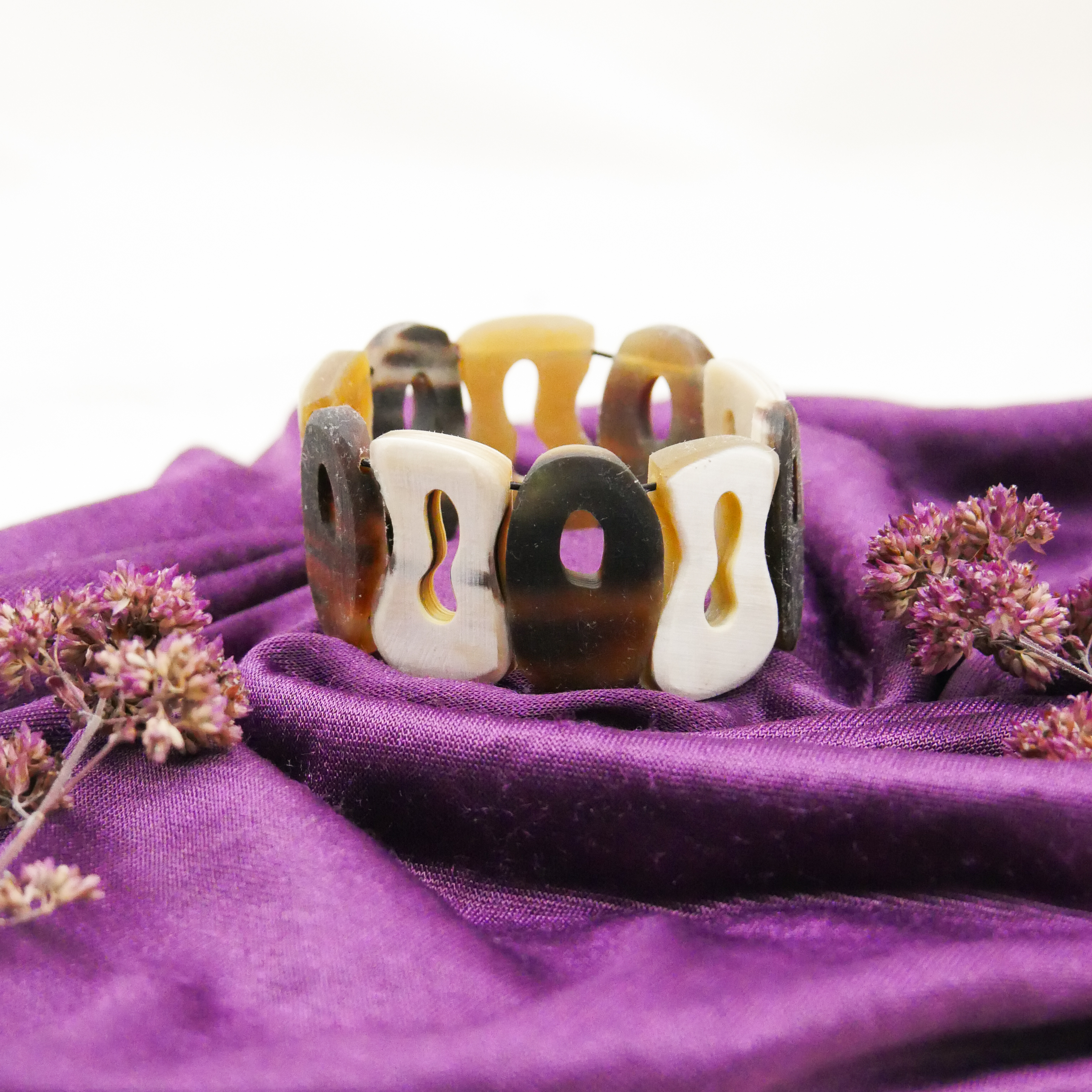  "Craft-Art", Horn Armband auf Gummi 35 mm breit, verschiedene Formen, braunes Horn 