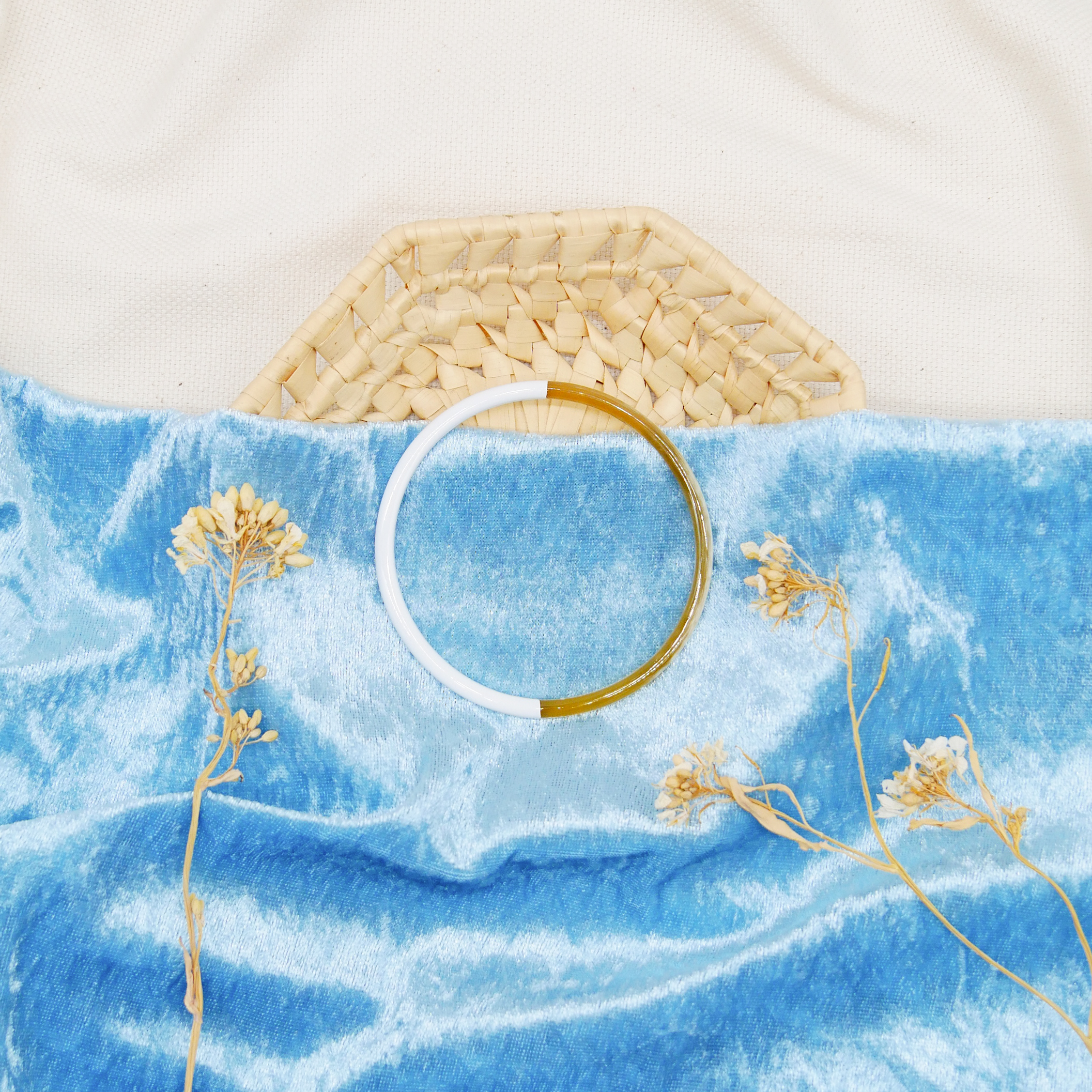  "Craft Art" zarter Armreif, weißes Horn, Lack weiß