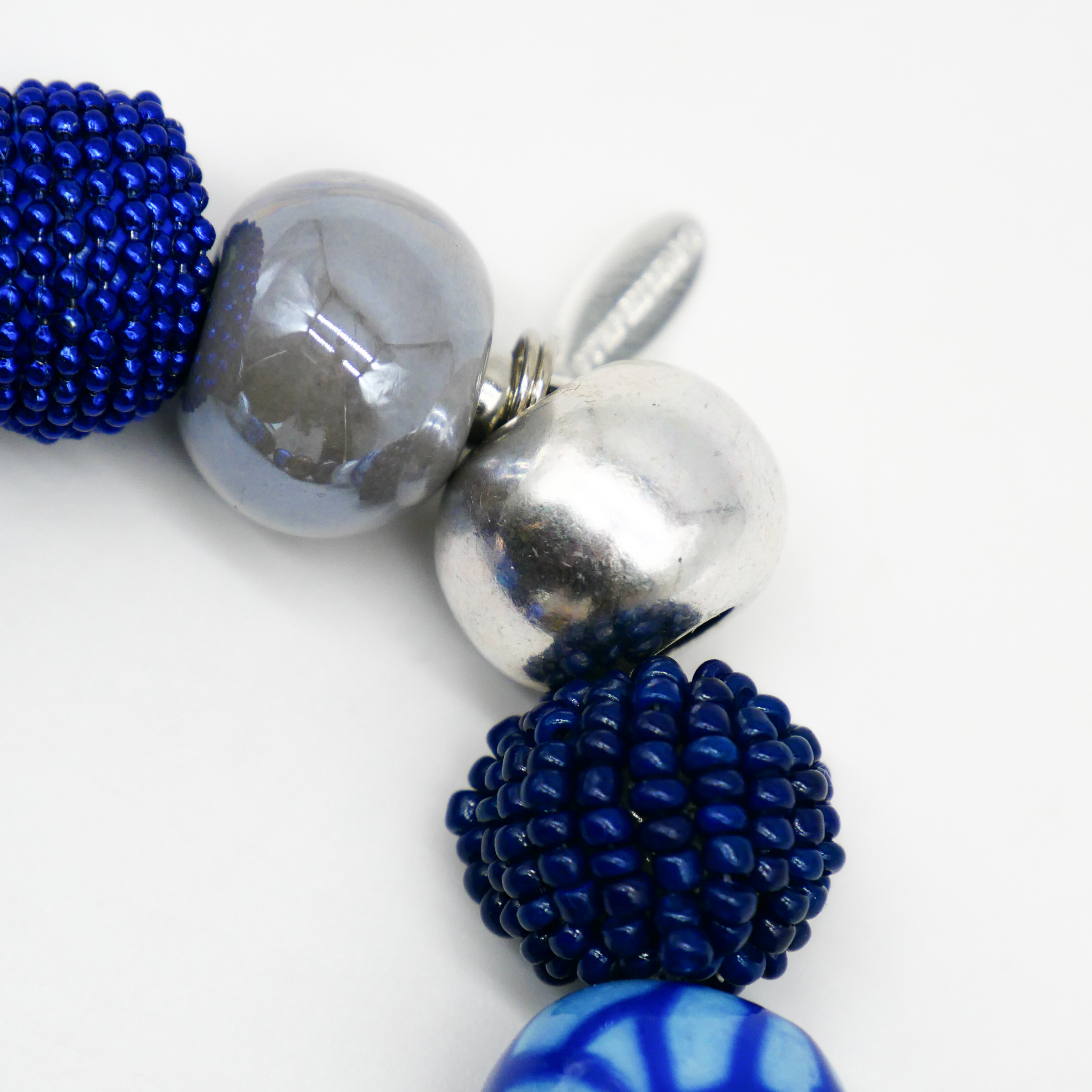  "Bollywood" Armband auf Gummi, blau-silber