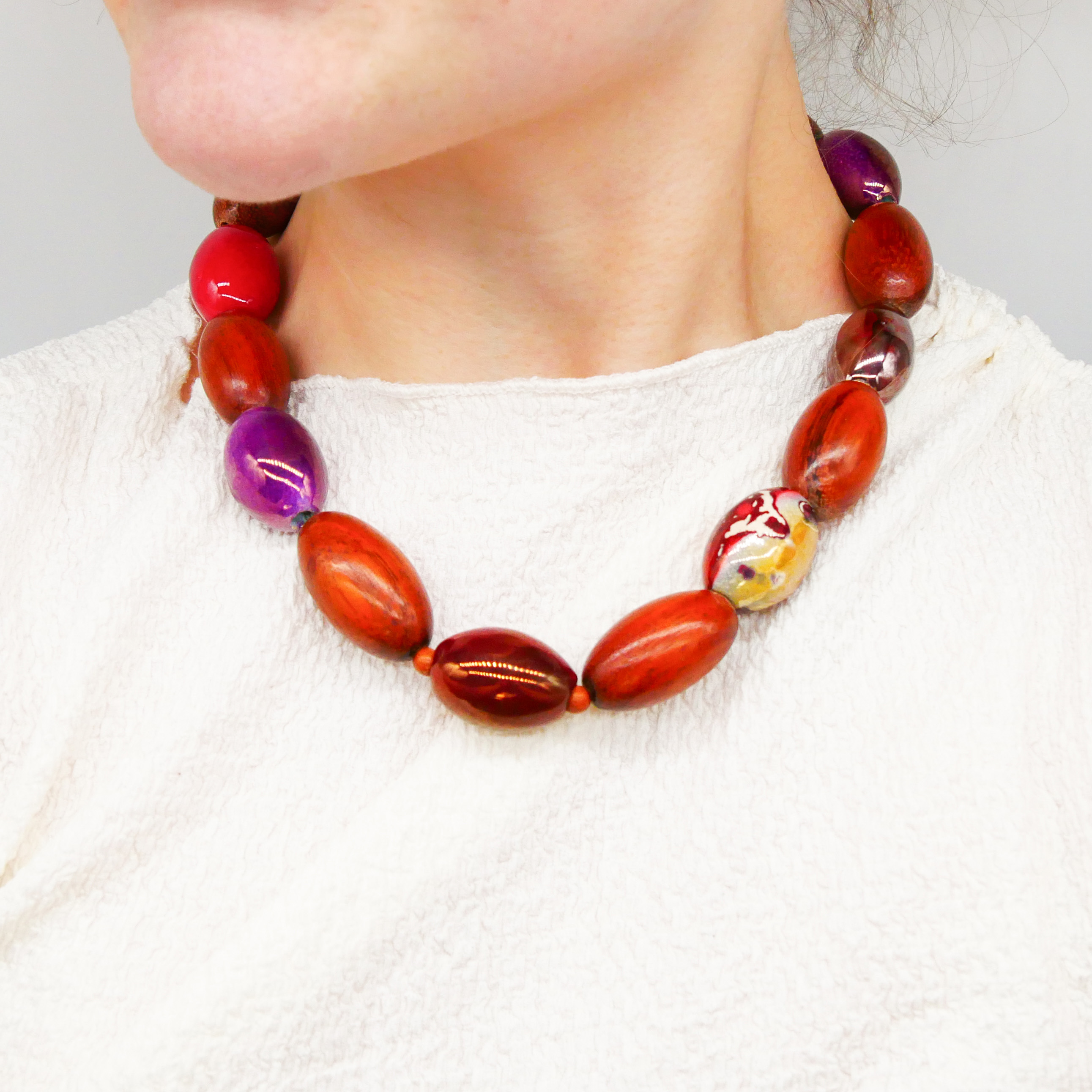 "Woodland", Kette "Olive", Bayong Holzolive und Keramik Oliven, rote Töne "Woodland", Kette "Olive", Bayong Holzolive und Keramik Oliven, rote Töne