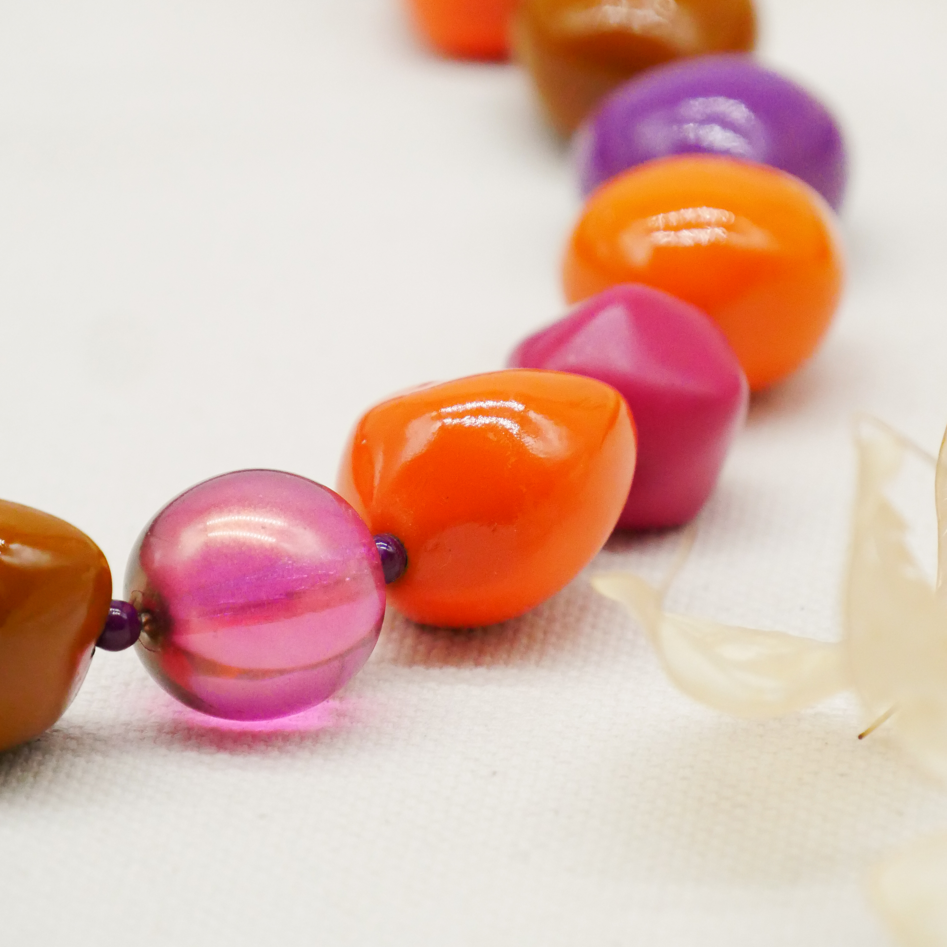  "Summer Feeling" Kette ca. 60 cm, Lumba Samen, Glasperlen, Resin Perle, blumenwiese