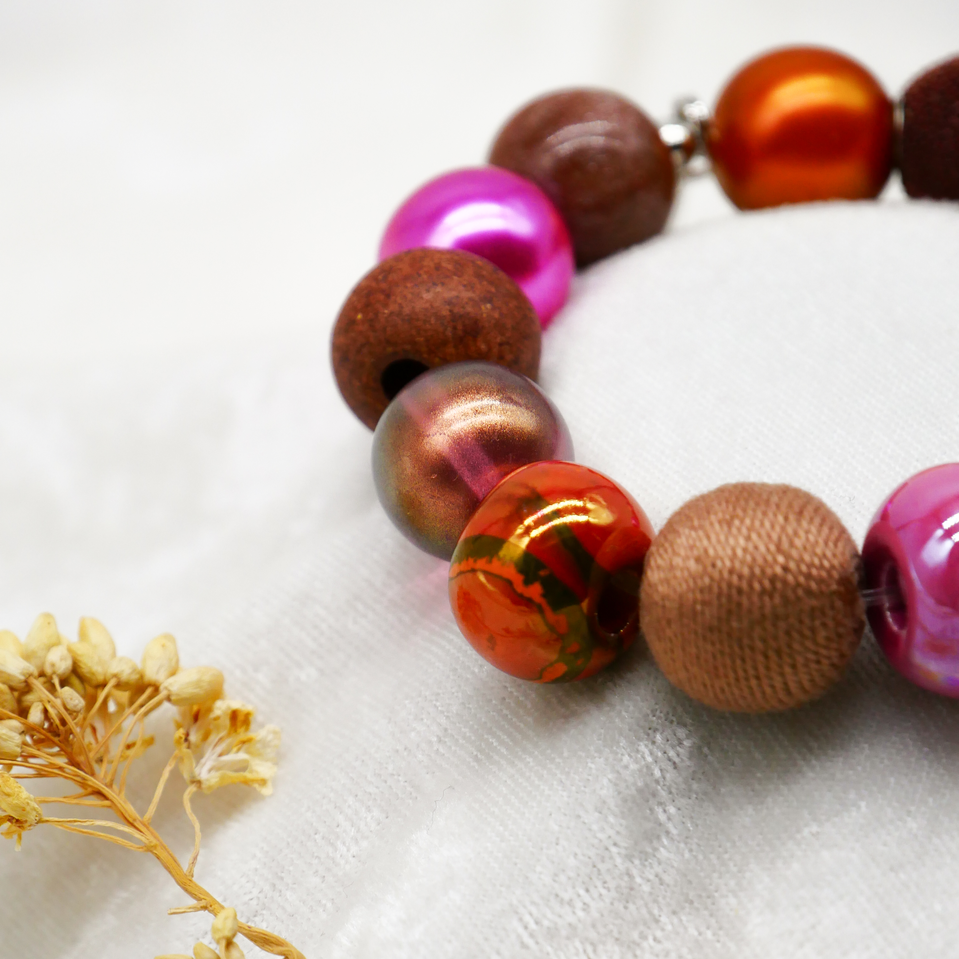  "Bollywood" Armband auf Gummi, braun-pink