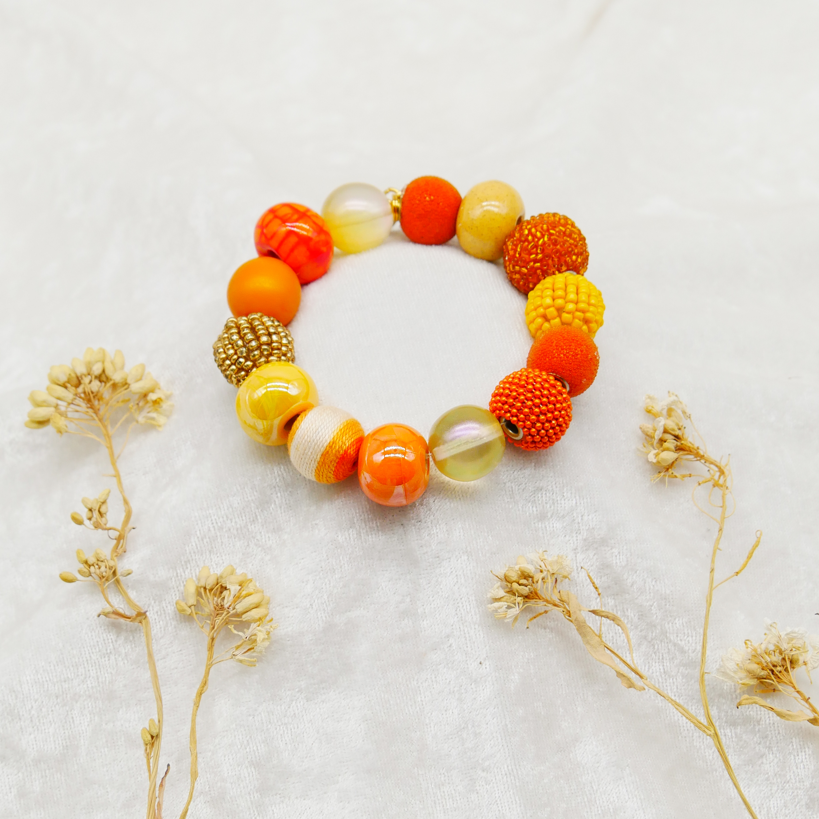 "Bollywood" Armband auf Gummi, gelb-orange