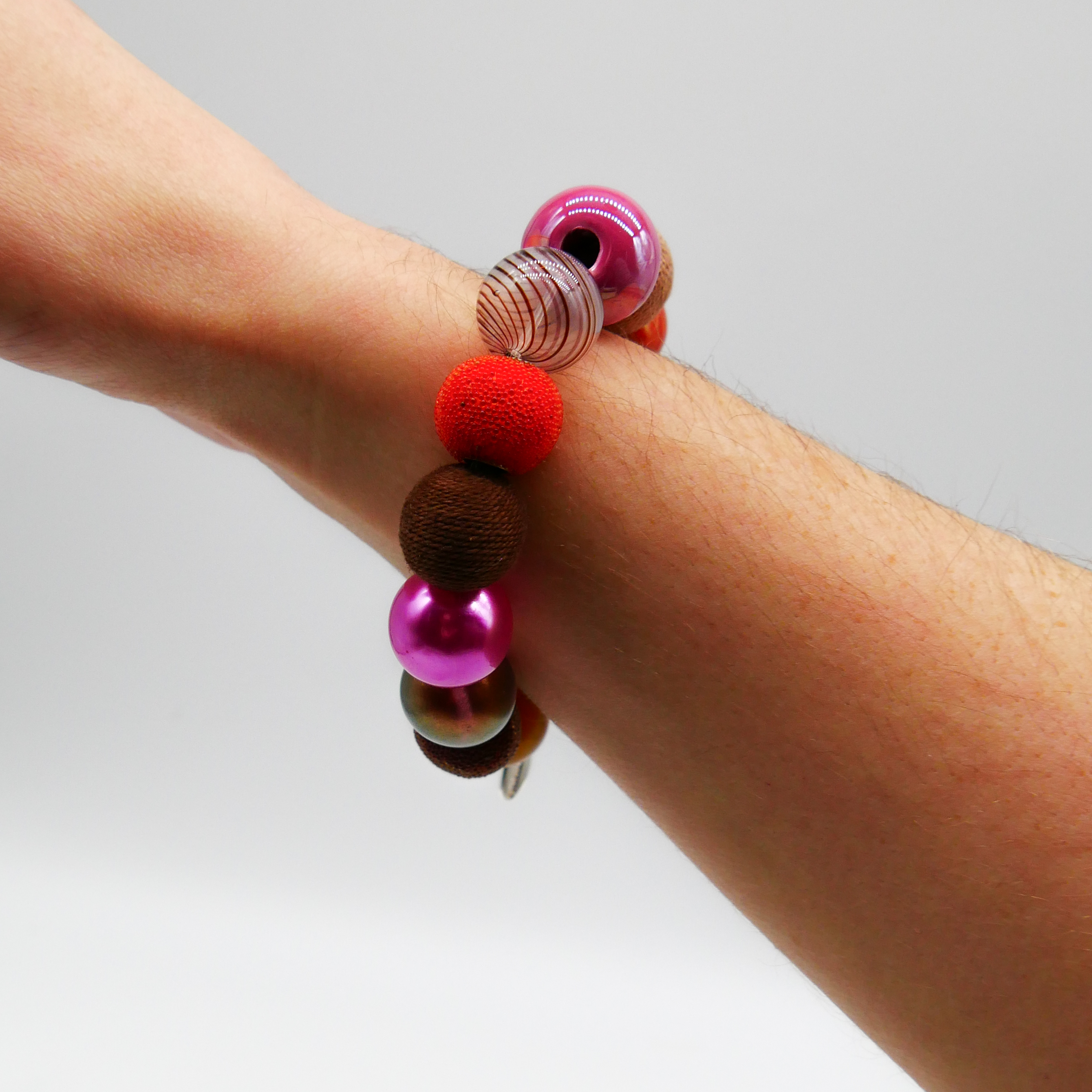  "Bollywood" Armband auf Gummi, braun-pink