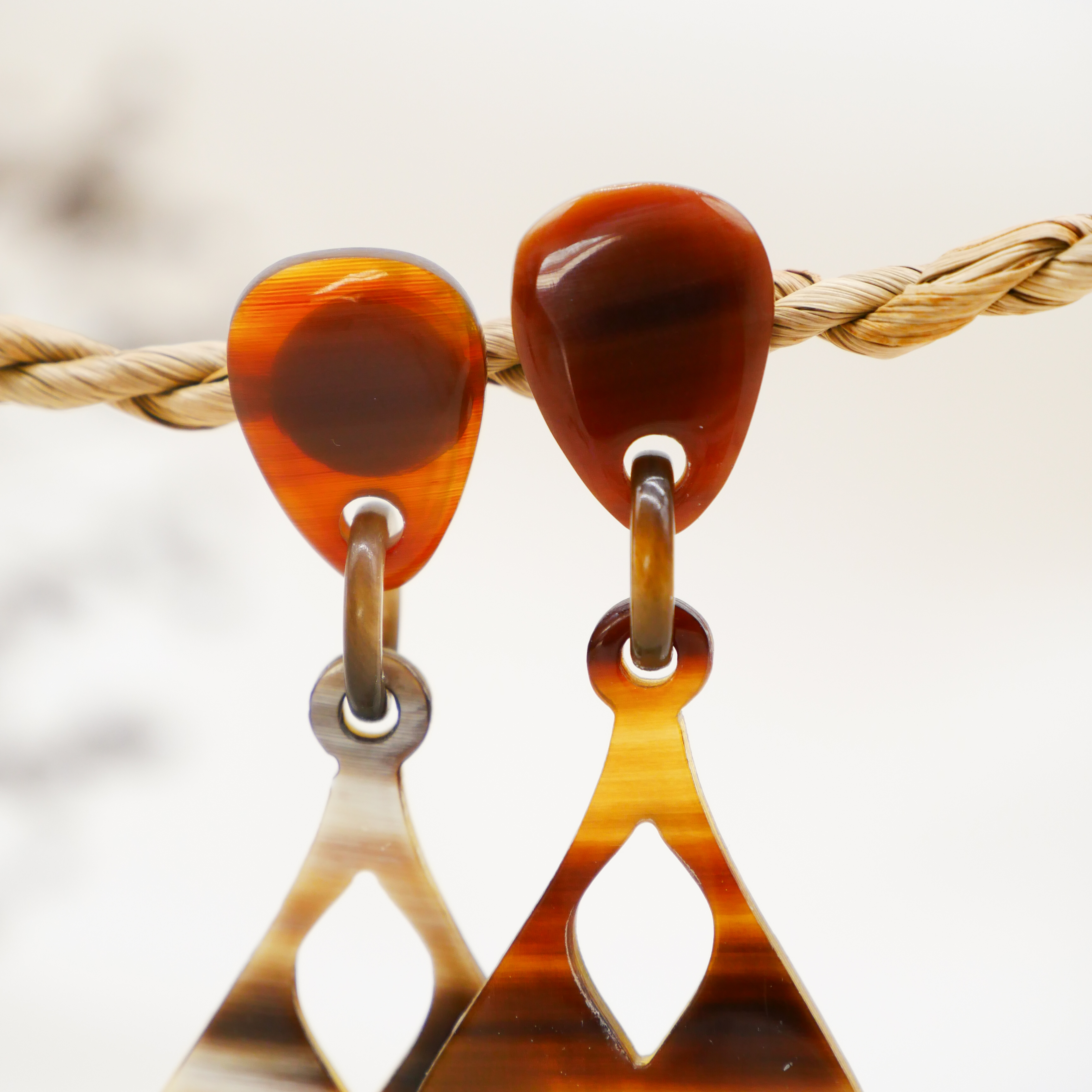 "Craft Art", Ohrring "Spider" braunes afrikanisches Horn "Craft Art", Ohrring "Spider" braunes afrikanisches Horn
