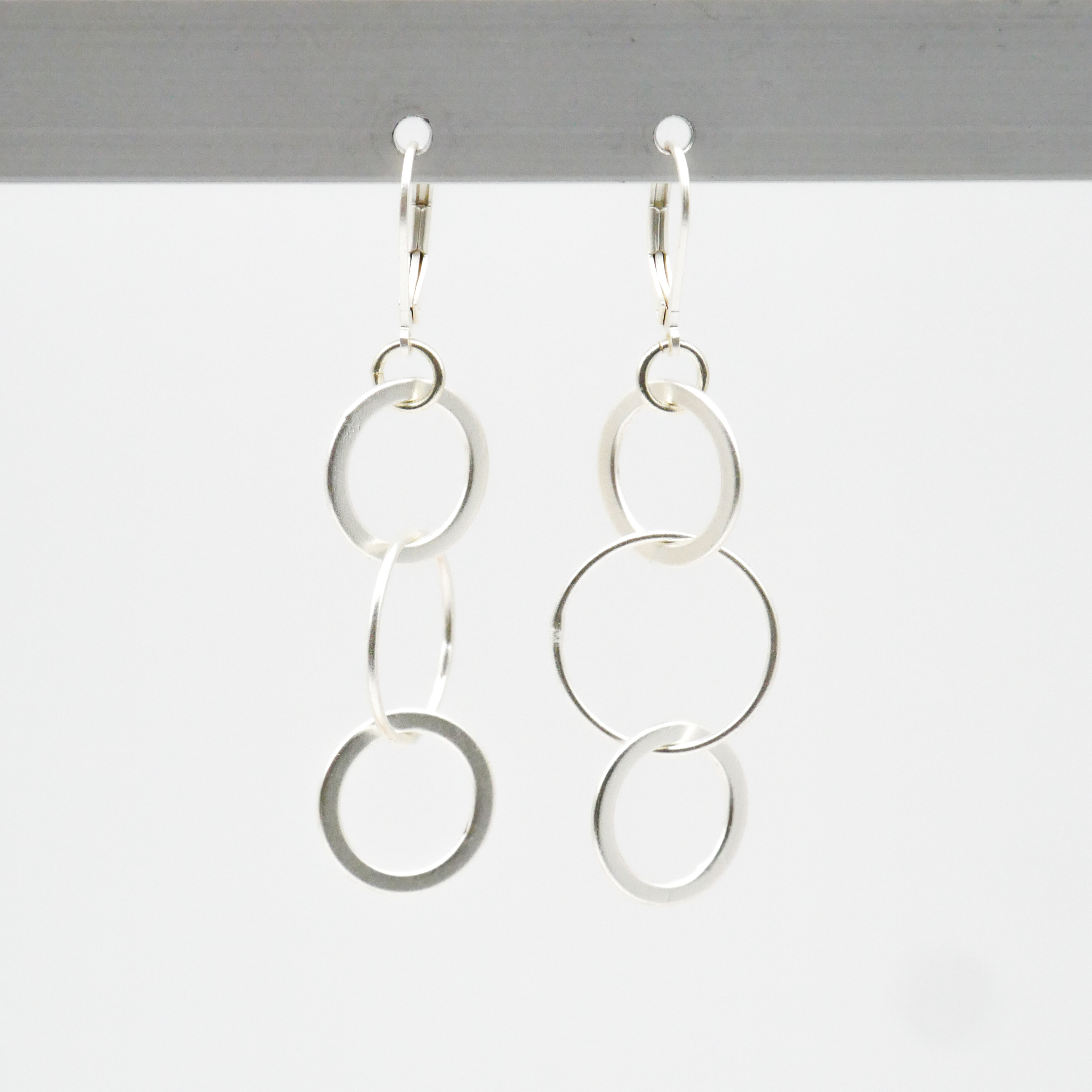 "Charm" Ohrhänger mit runden Gliedern,versilbert