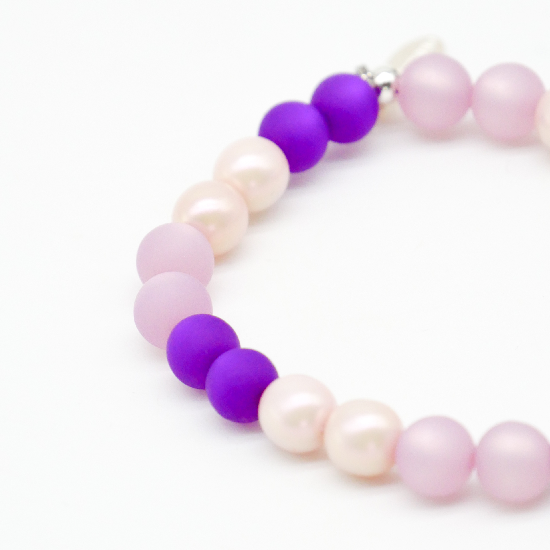  Color Explosion, Armband auf Gummi Ø 8 mm, Glas- und Polaris Perlen, Saturn lila