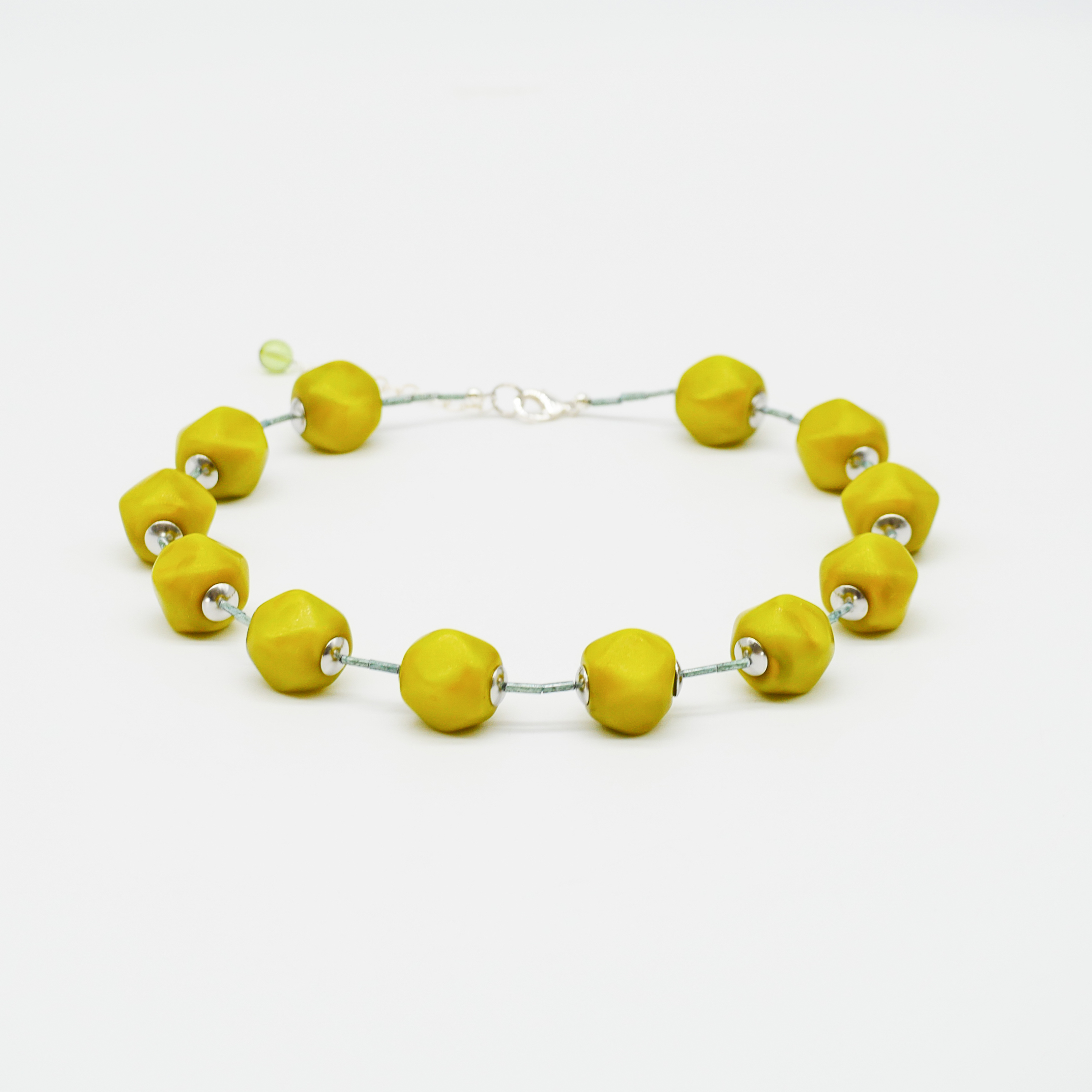"Summer Feeling" - kurze Kette, facett. Glaskugeln und Rocaillesstäbe, senf