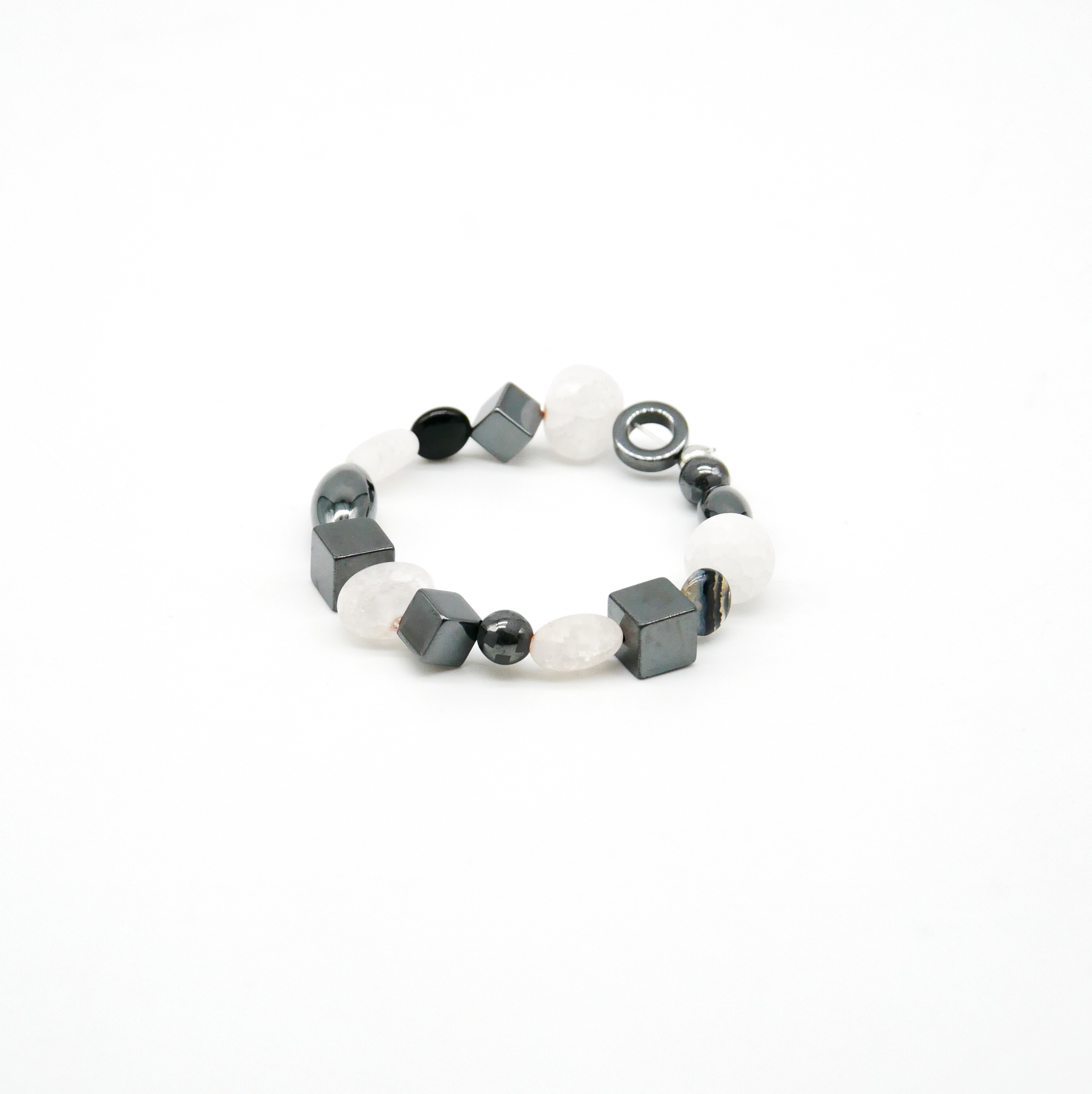 "Crystal Mountain", Armband auf Gummi, Hämatit und Bergkristall, verschiedene Formen