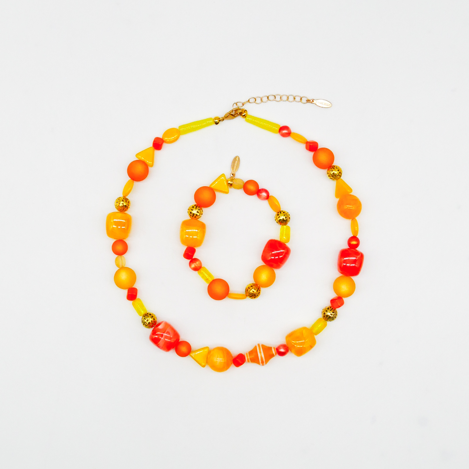 "Summer Feeling",  Kette aus verschiedenen Formen, Glas- und Resin Perlen, gelb-orange