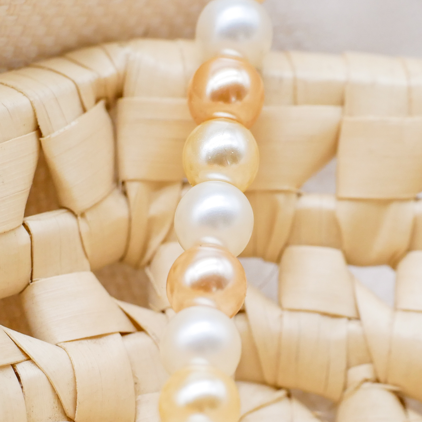 Short pearl necklace, orange