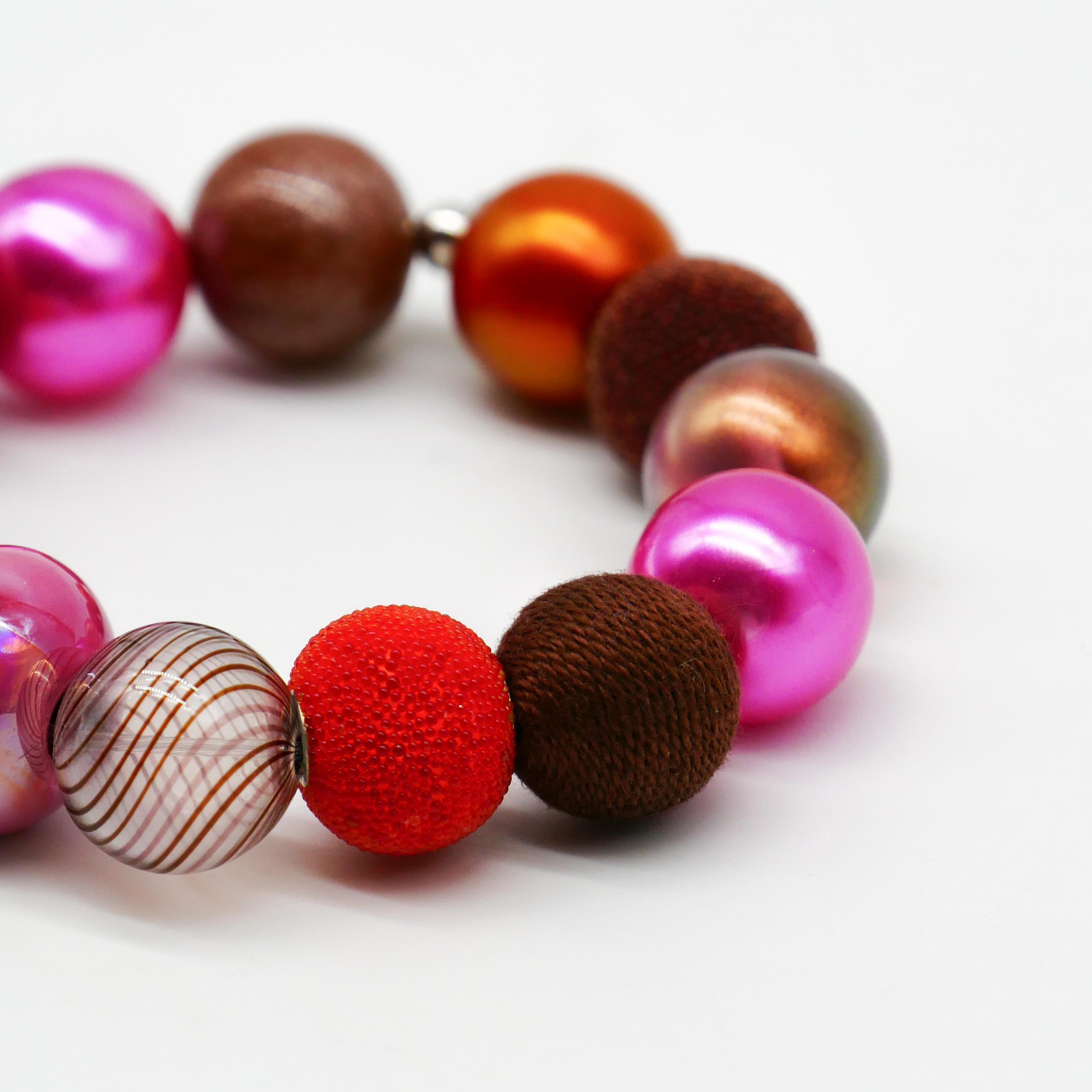  "Bollywood" Armband auf Gummi, braun-pink