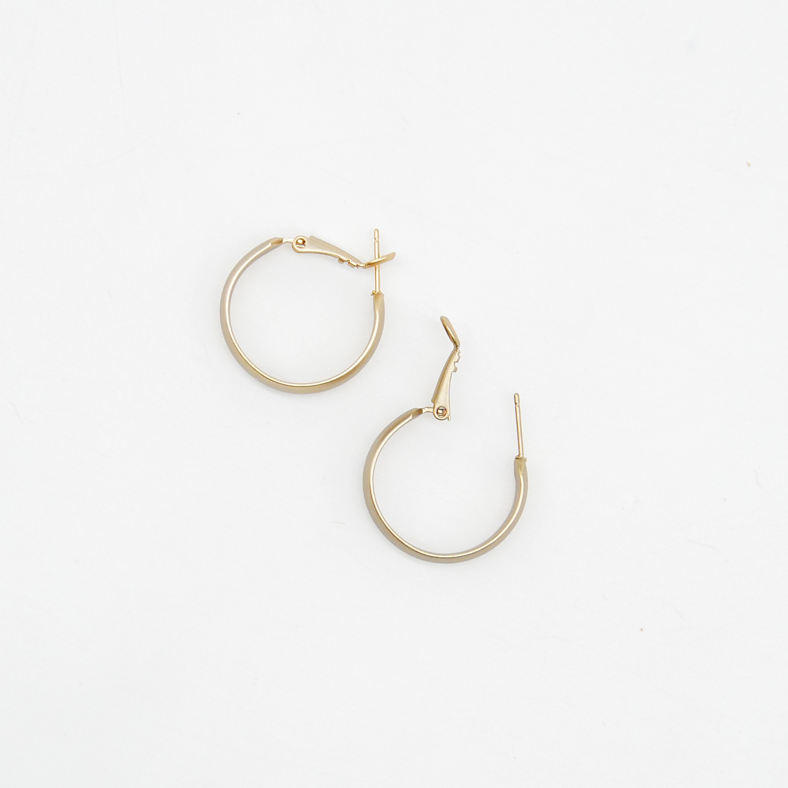 "Circle", runde Creole vergoldet ca. 24 mm leicht gewölbt 