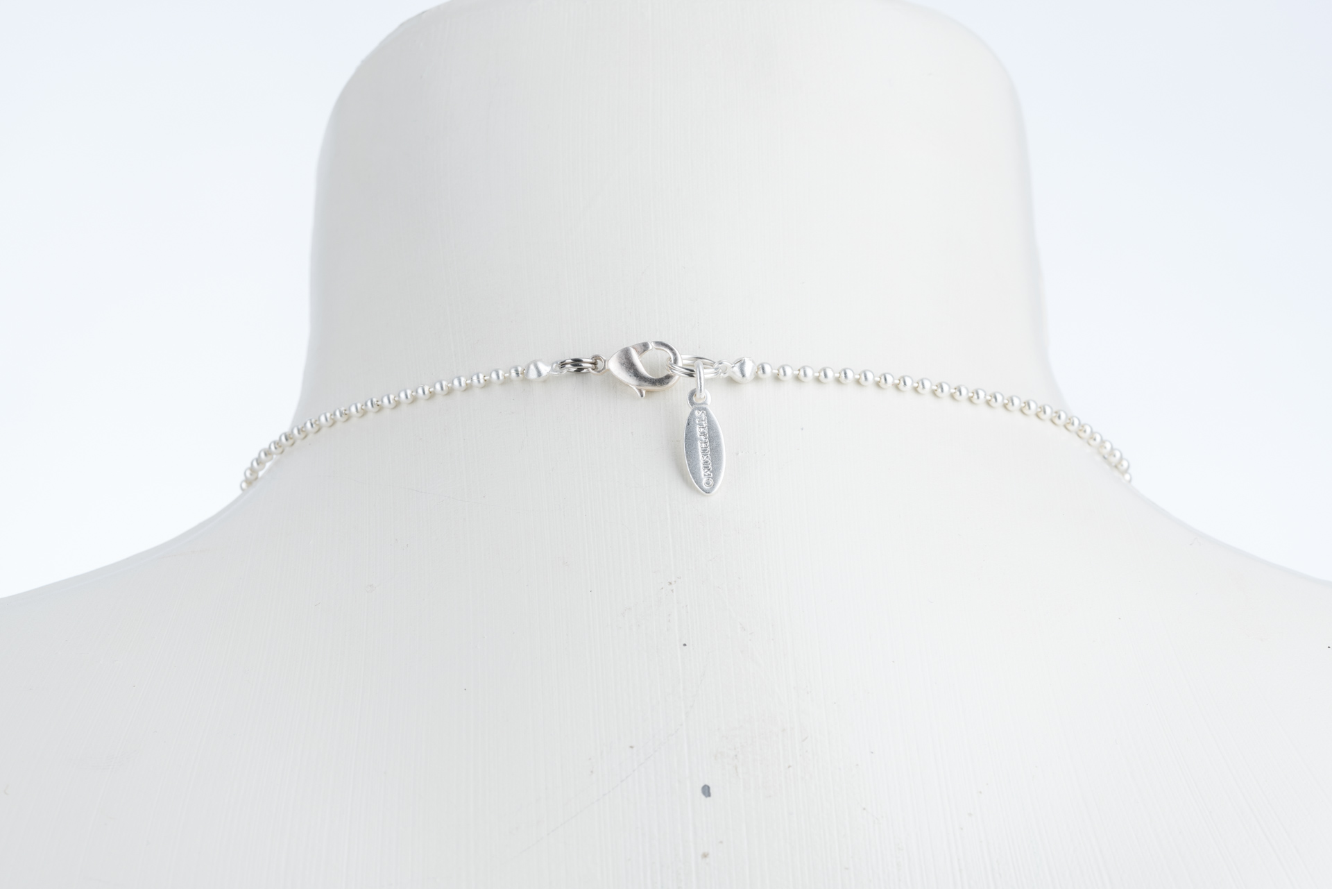 "Boho" lange Kugelkette mit Puschel - green