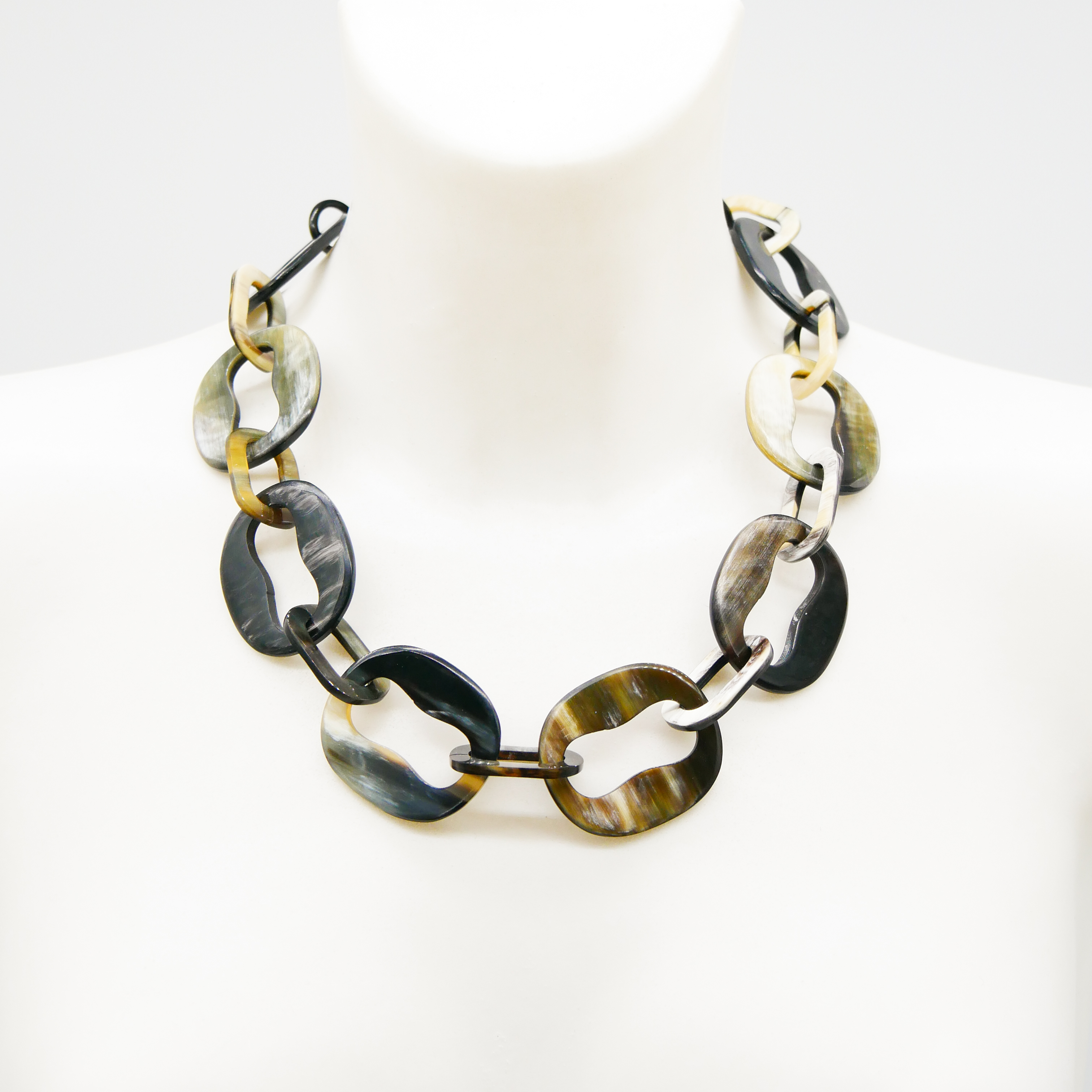  "Craft Art", kurze Kette Ovale mit Aussparung marble Horn