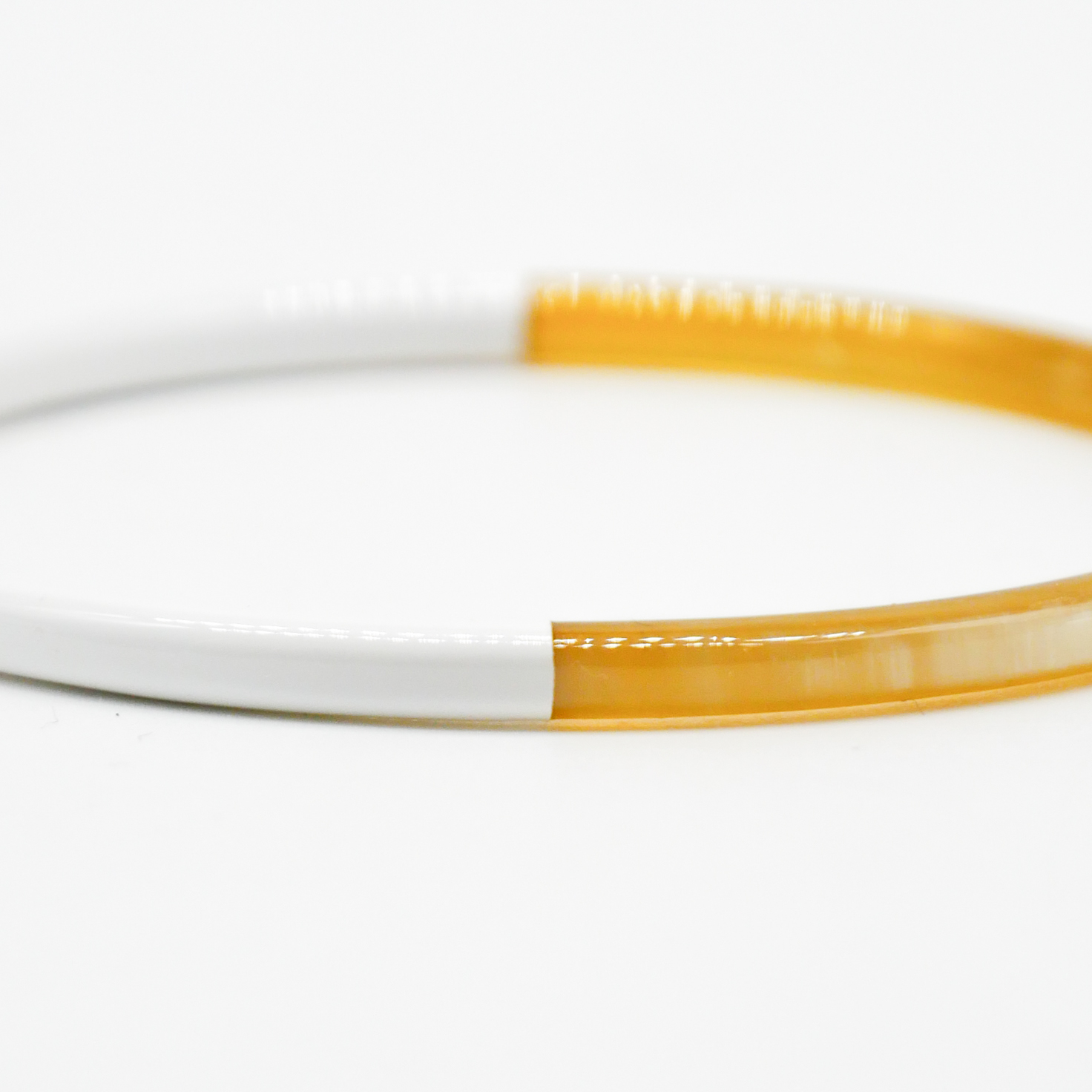  "Craft Art" zarter Armreif, weißes Horn, Lack weiß