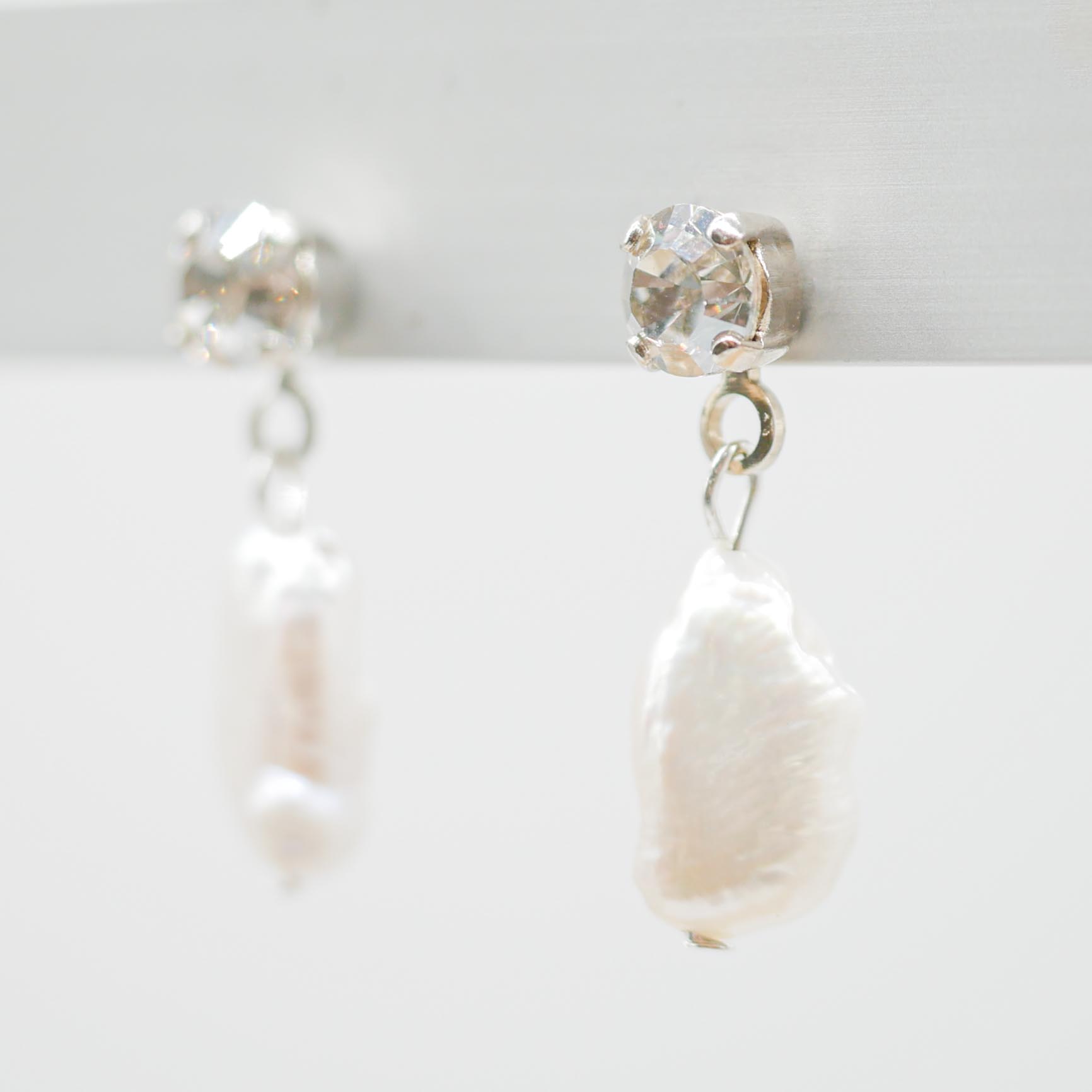 Ohrstecker "Freshwater Pearls" aus Süßwasserperlen, white-crystal