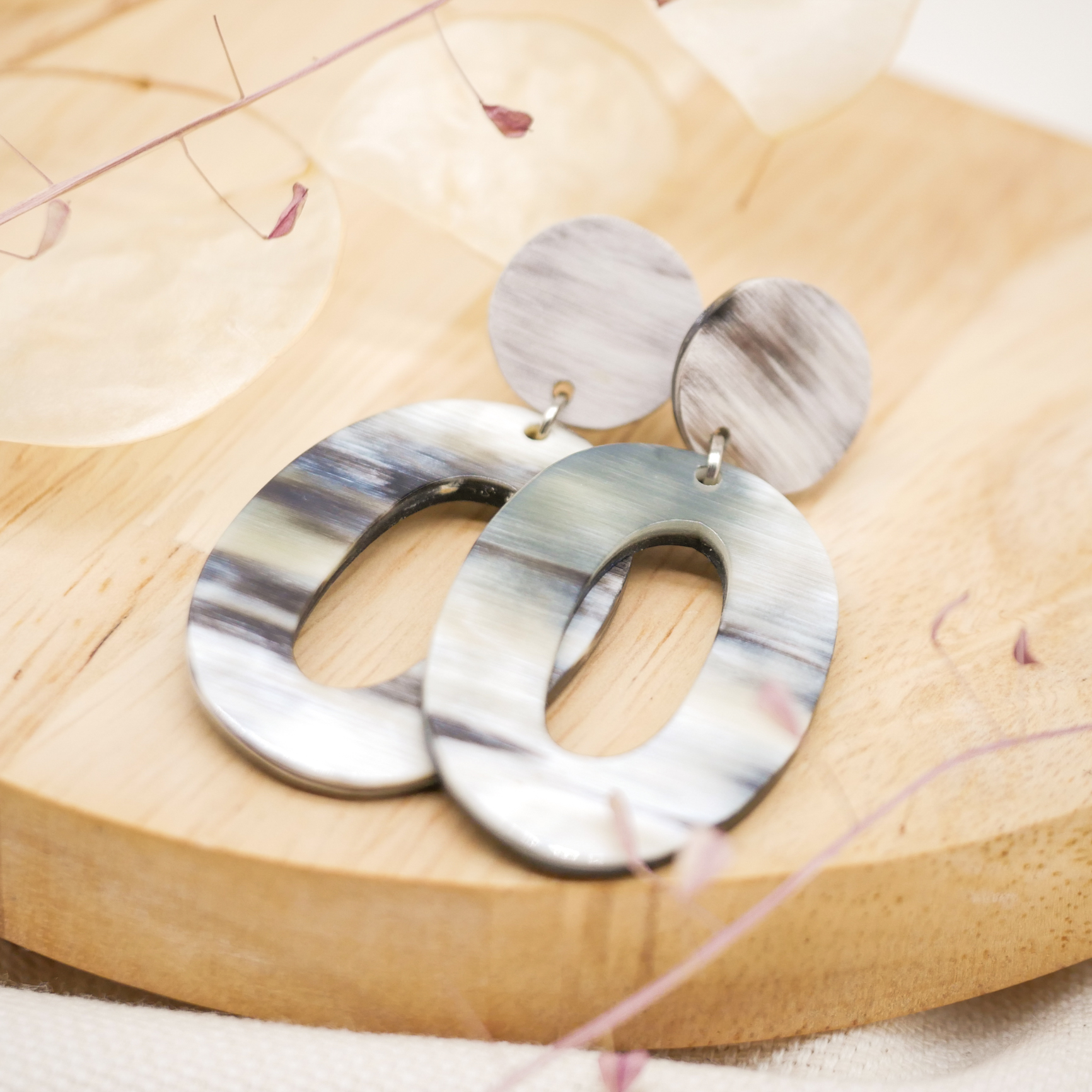 Horn Ohrhänger, große Ellipse, dunkles afrikanisches Horn