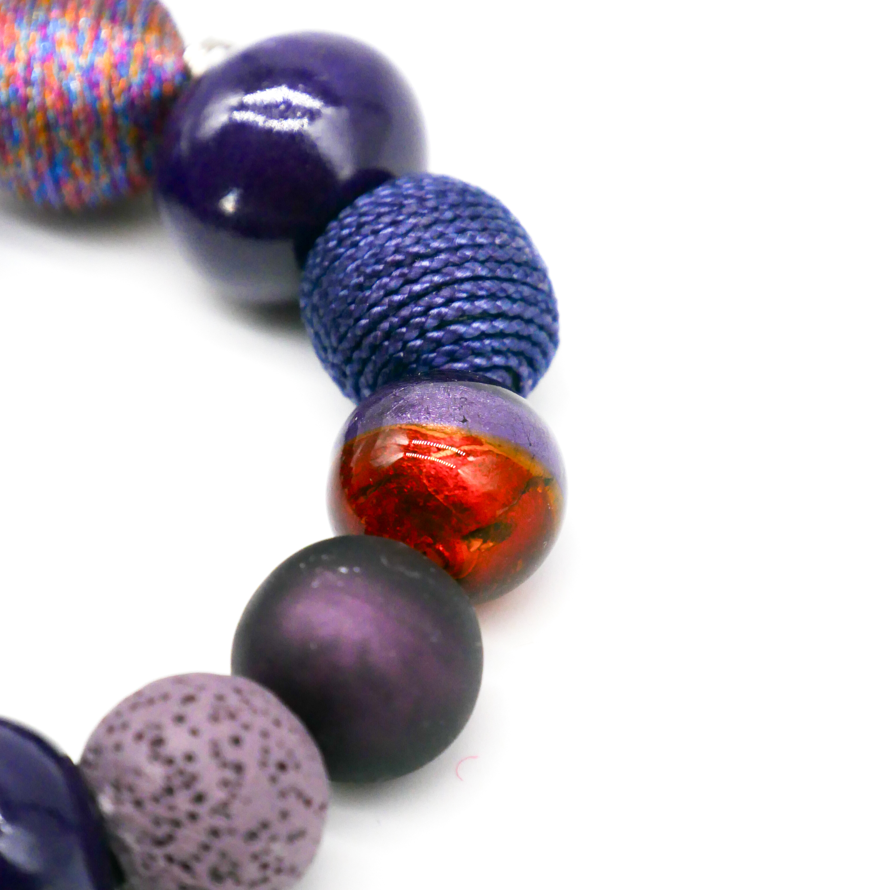  "Bollywood" Armband auf Gummi, aubergine