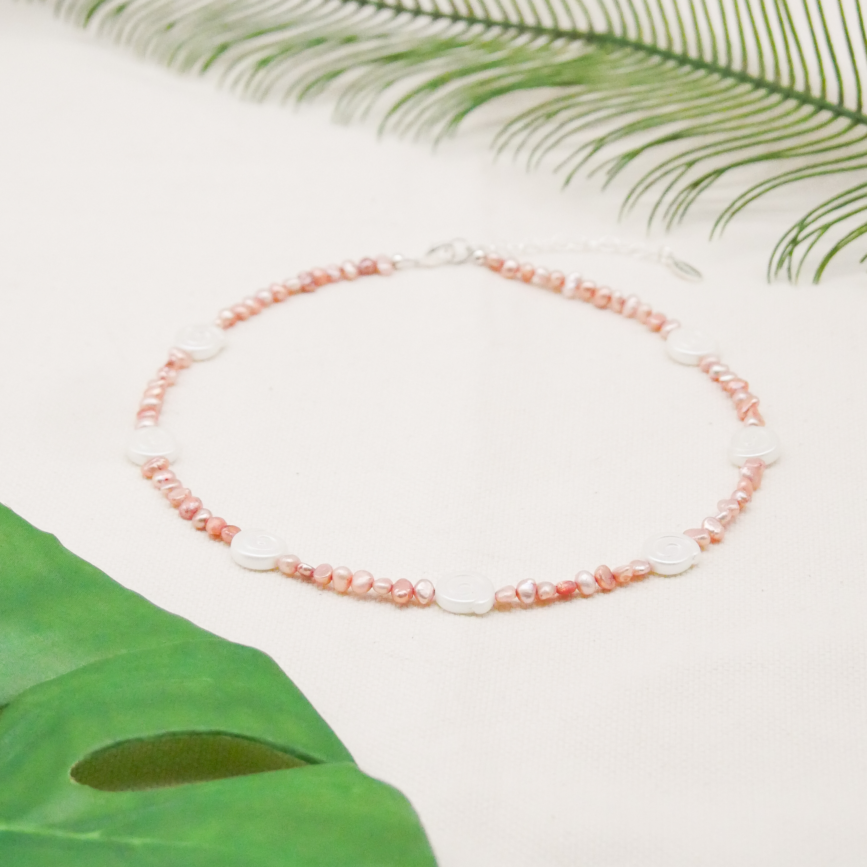  "Shell" kurze Kette Süßwasserzuchtperle roséfarben unregelmäßig und weiße Glasscheiben