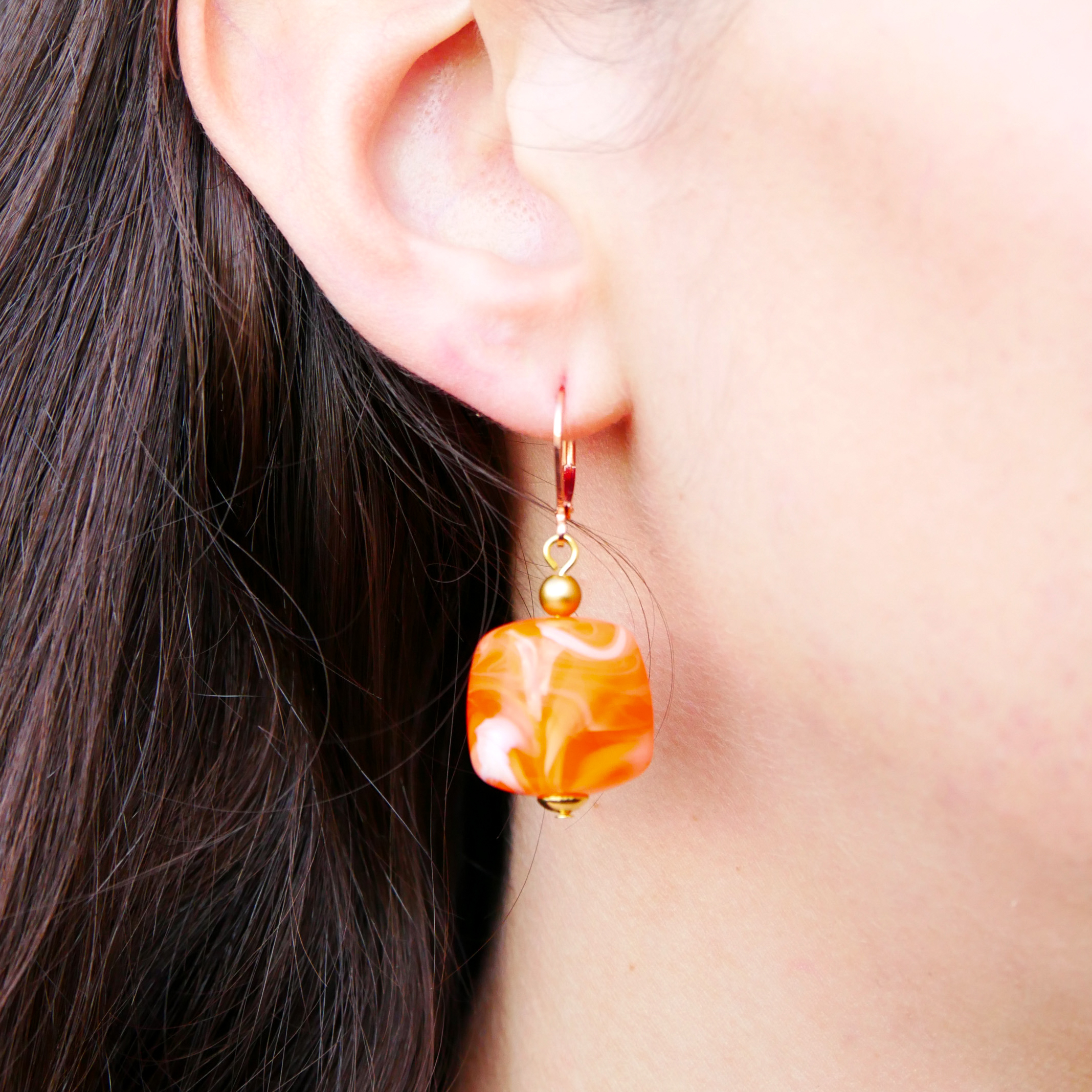 "Summer-Feeling" Ohrring "Cube" Resin- und Papercoated Perlen, orange