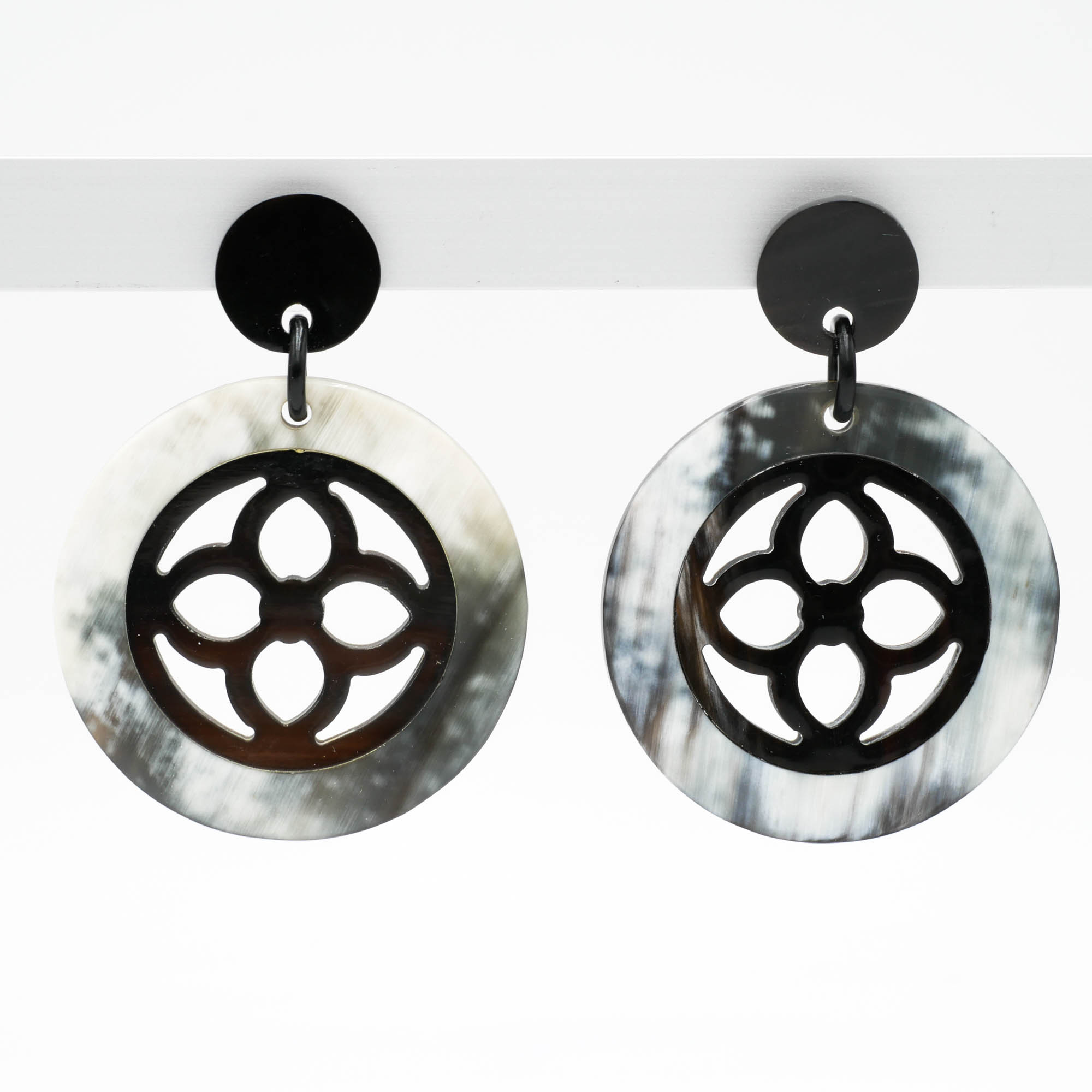 "Art Craft"  earrings with round pendant made of marble and brown buffalo horn, 