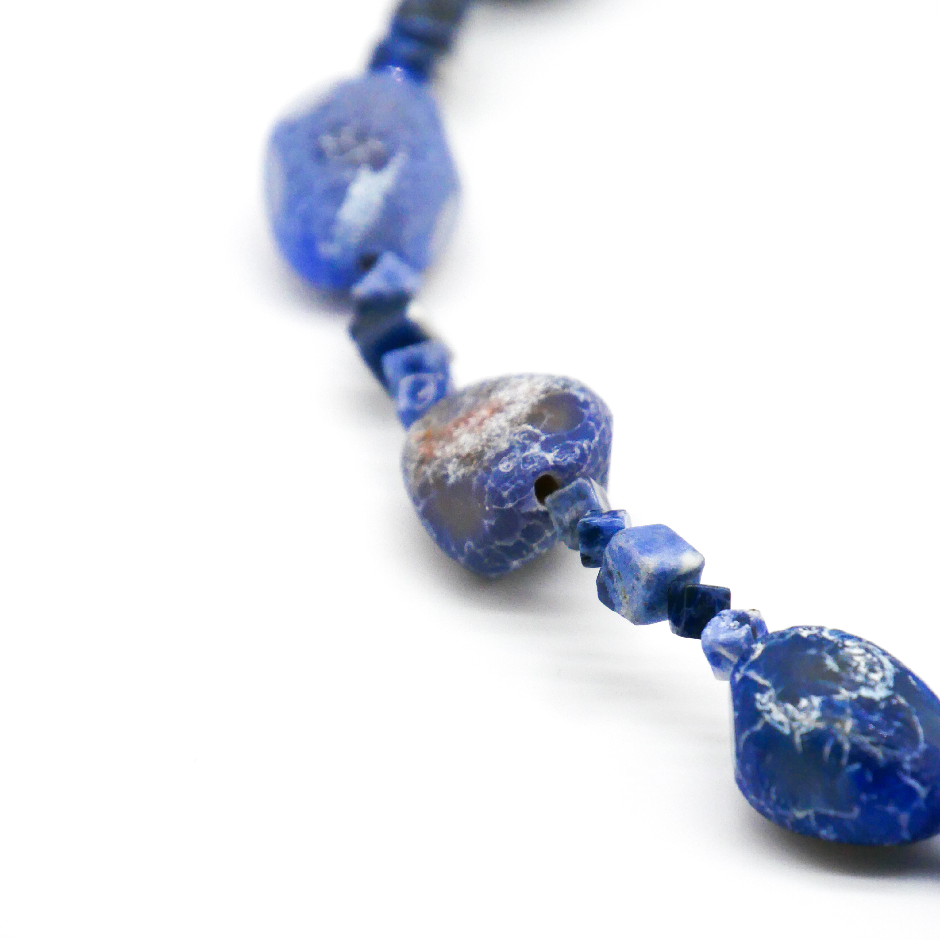  "Crystal Mountain", Kette ca. 59 cm, Sodalit und blau gefärbter Achat, Verschluss 925 Silber