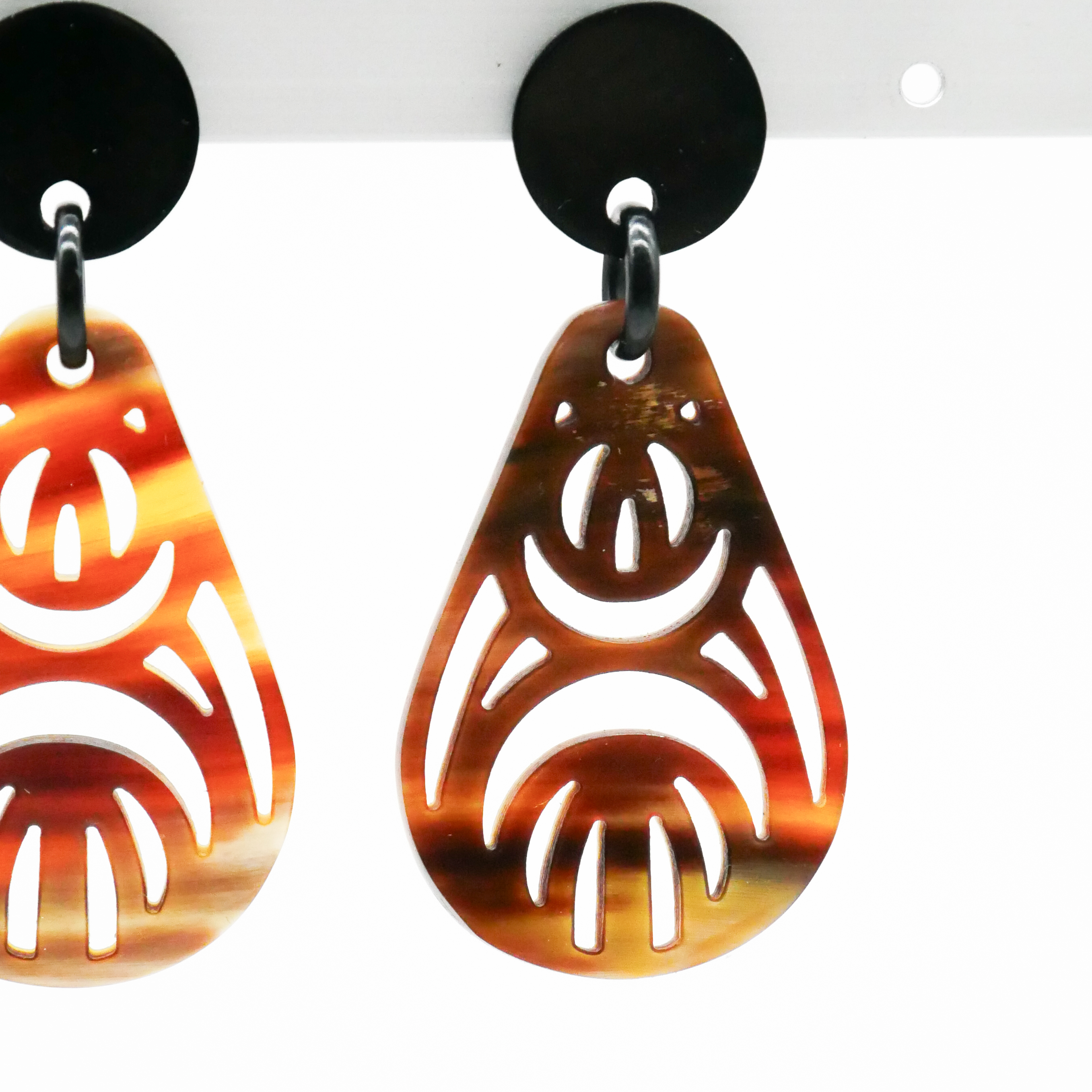  "Craft-Art", Ohrring "Drop" braunes Horn Ornament 2 