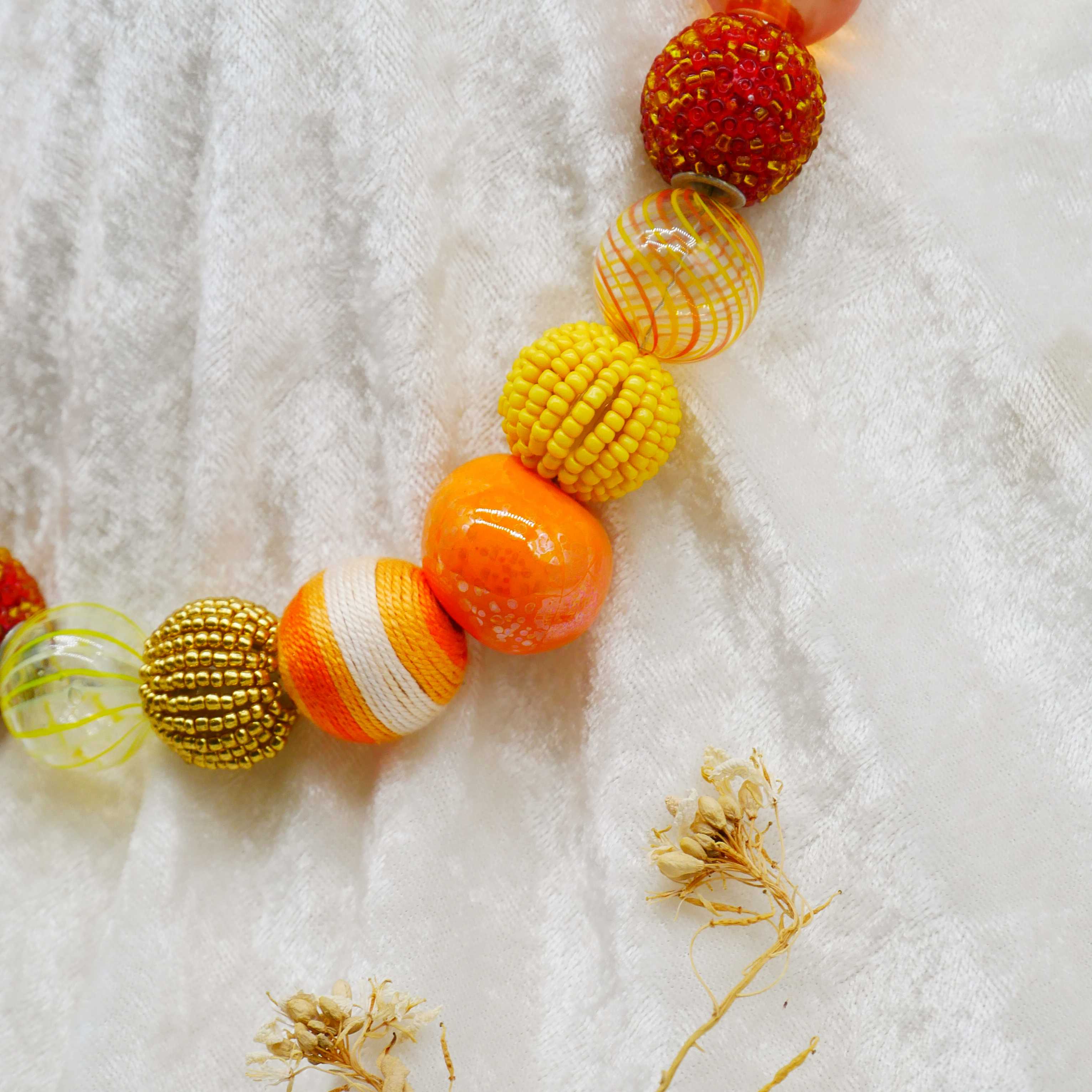 "Bollywood" Kette Ø ca. 20 mm, gelb-orange