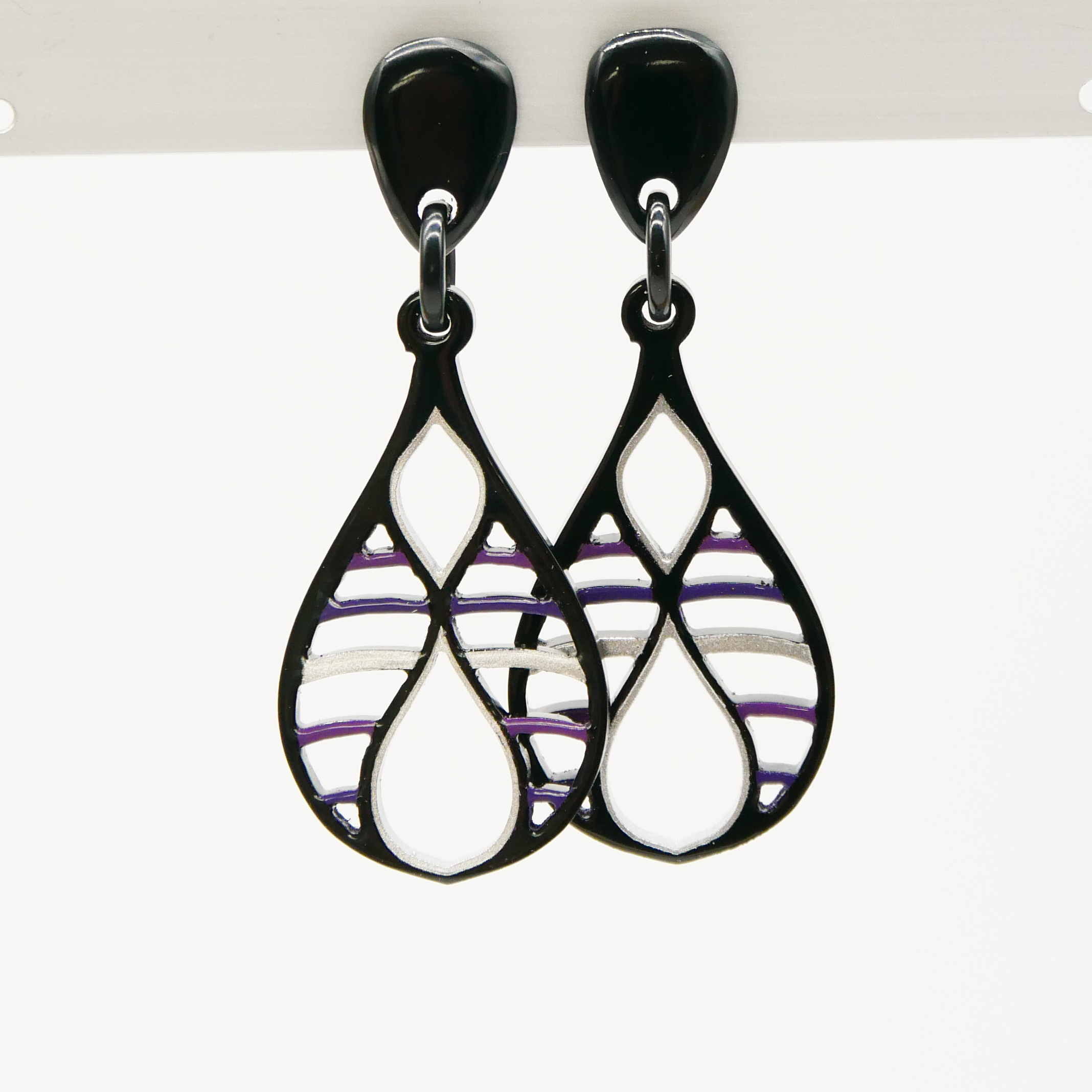"Craft Art", Ohrring "Teardrop", schwarz Horn, Lack silber-flieder "Craft Art", Ohrring "Teardrop", schwarz Horn, Lack silber-flieder