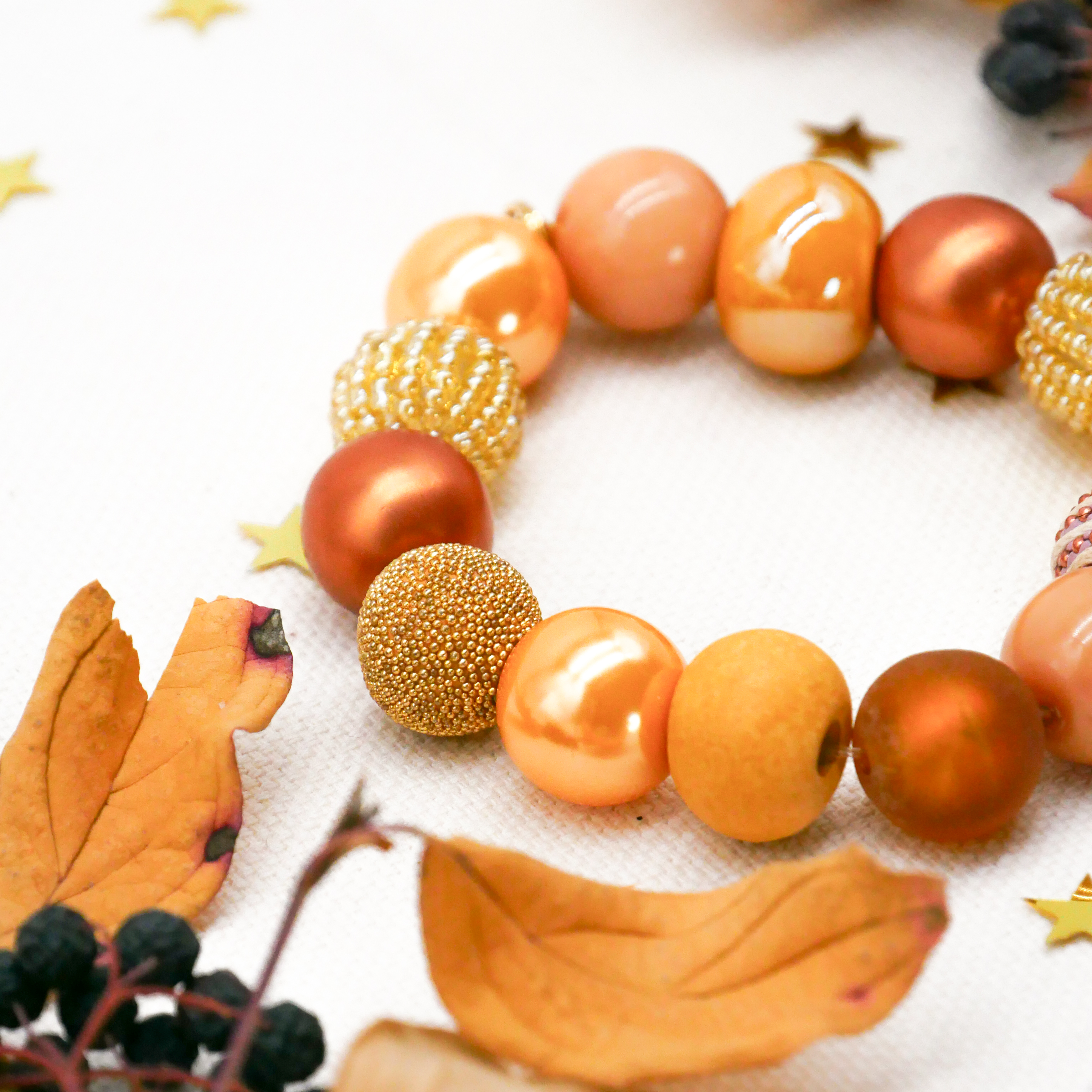  "Bollywood" Armband auf Gummi, sand