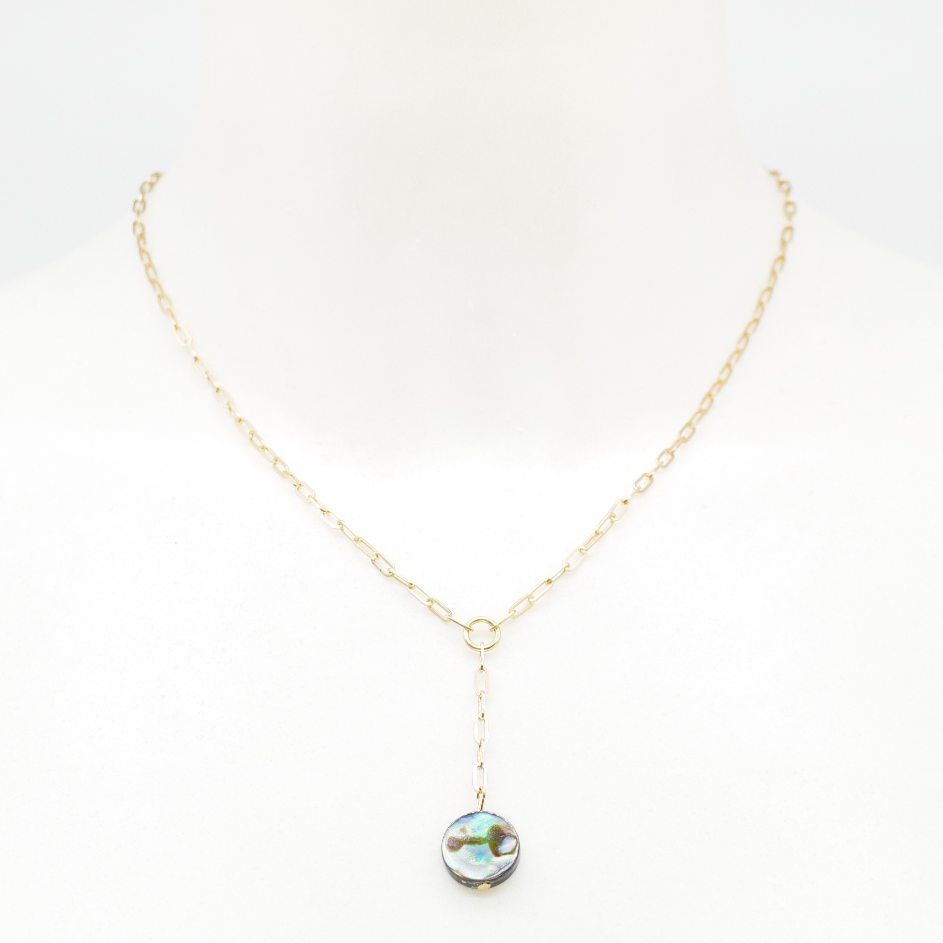 "Shell" kurze Metallkette, kleine Ovale mit rundem Paua Muschel Anhänger, vergoldet