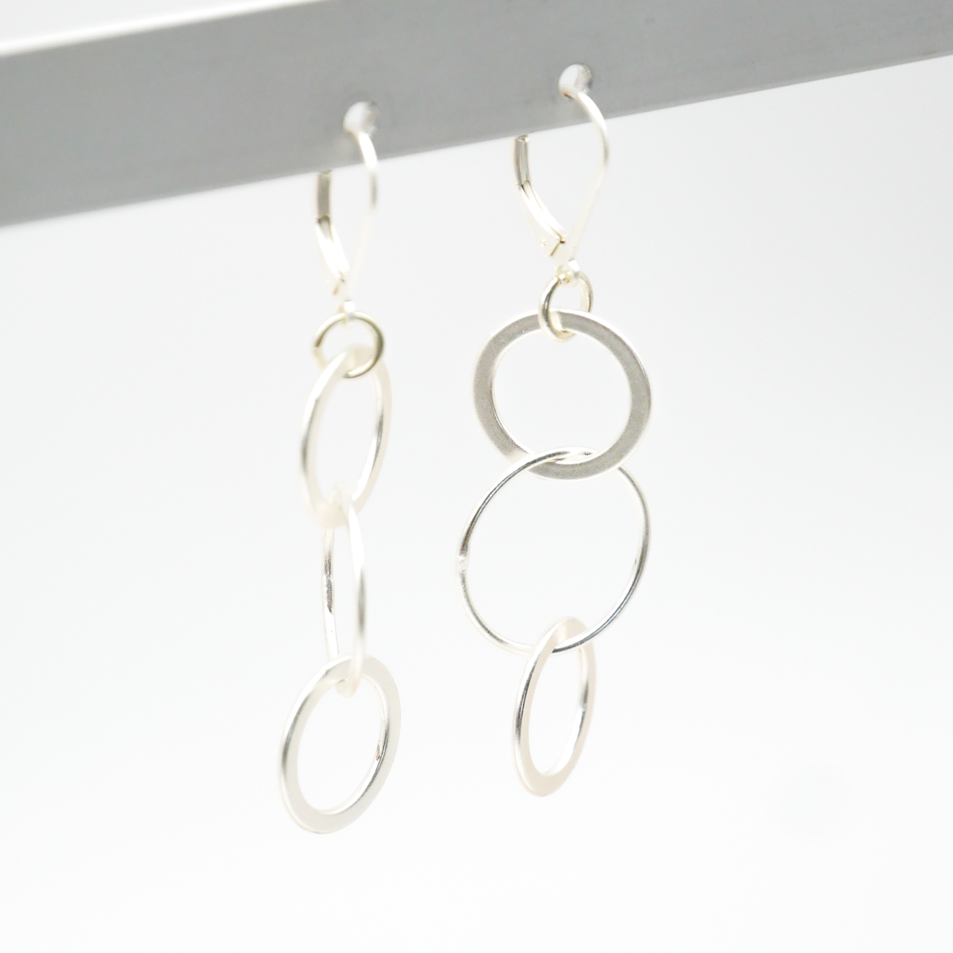 "Charm" Ohrhänger mit runden Gliedern,versilbert