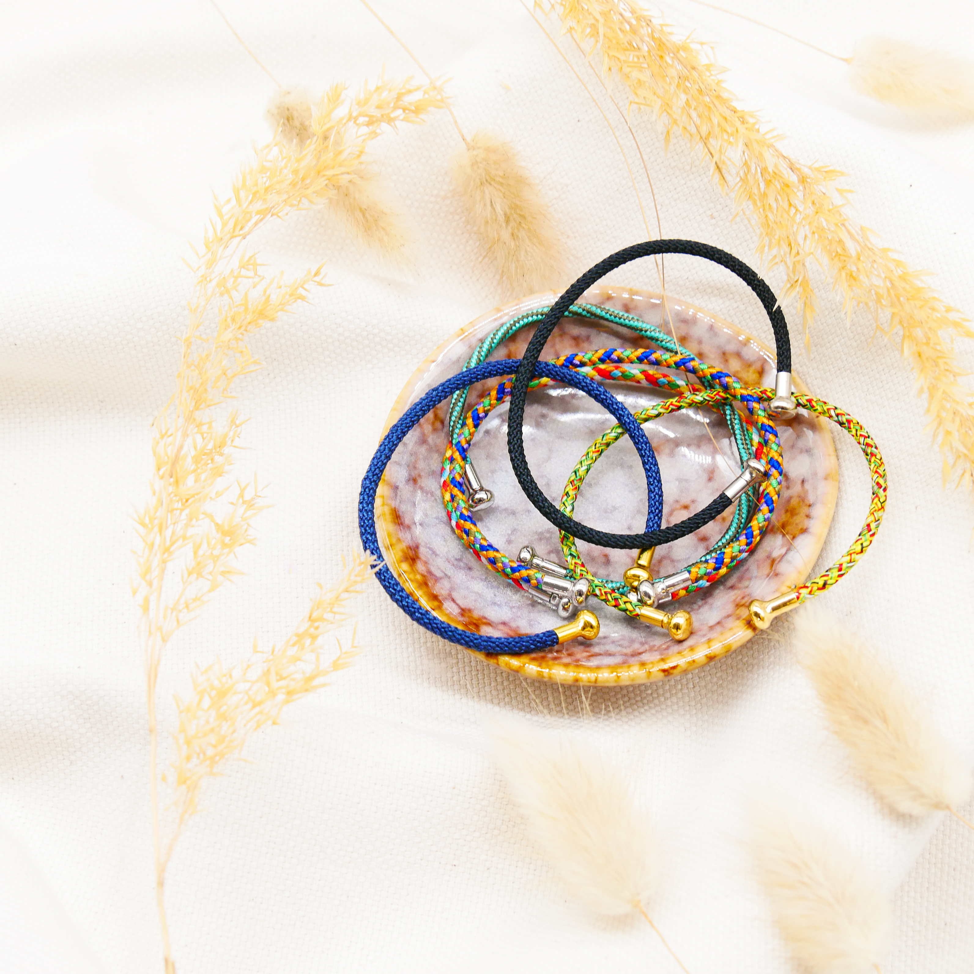 "Summer Feeling", dunkelblaues Armband mit abschraubbarer Endkappe gold "Summer Feeling", dunkelblaues Armband mit abschraubbarer Endkappe gold