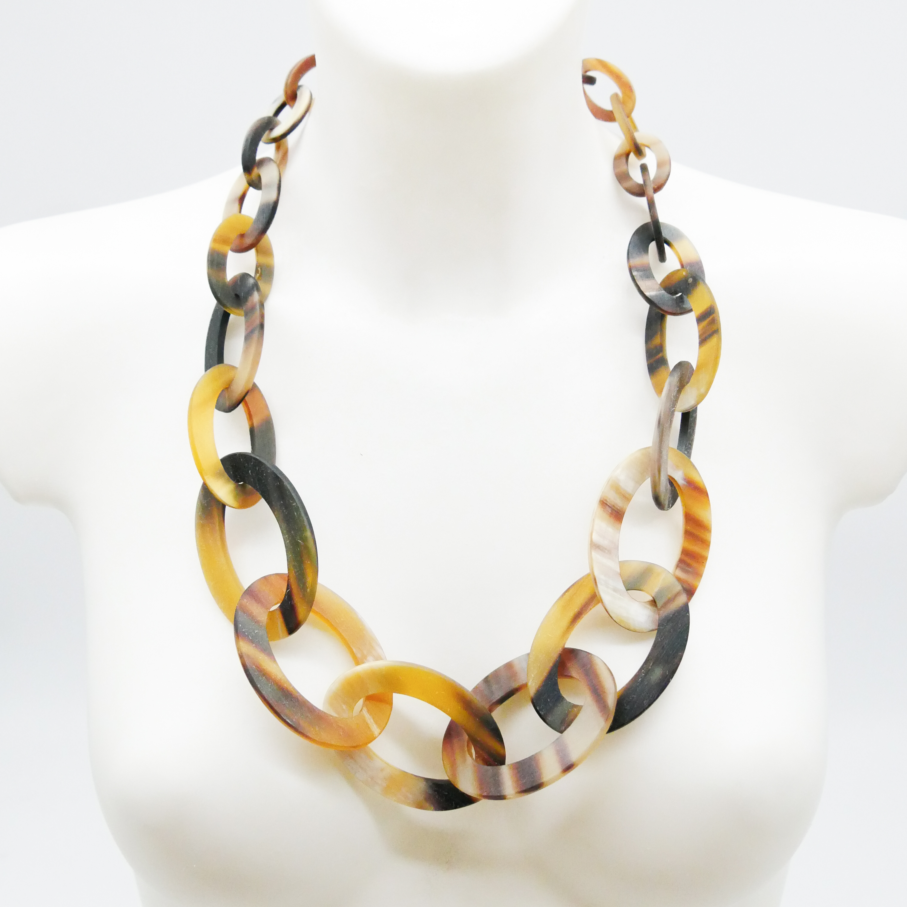  "Craft-Art", kurze Kette ca. 75 cm Ovale mit Verlauf, braunes Horn matt 