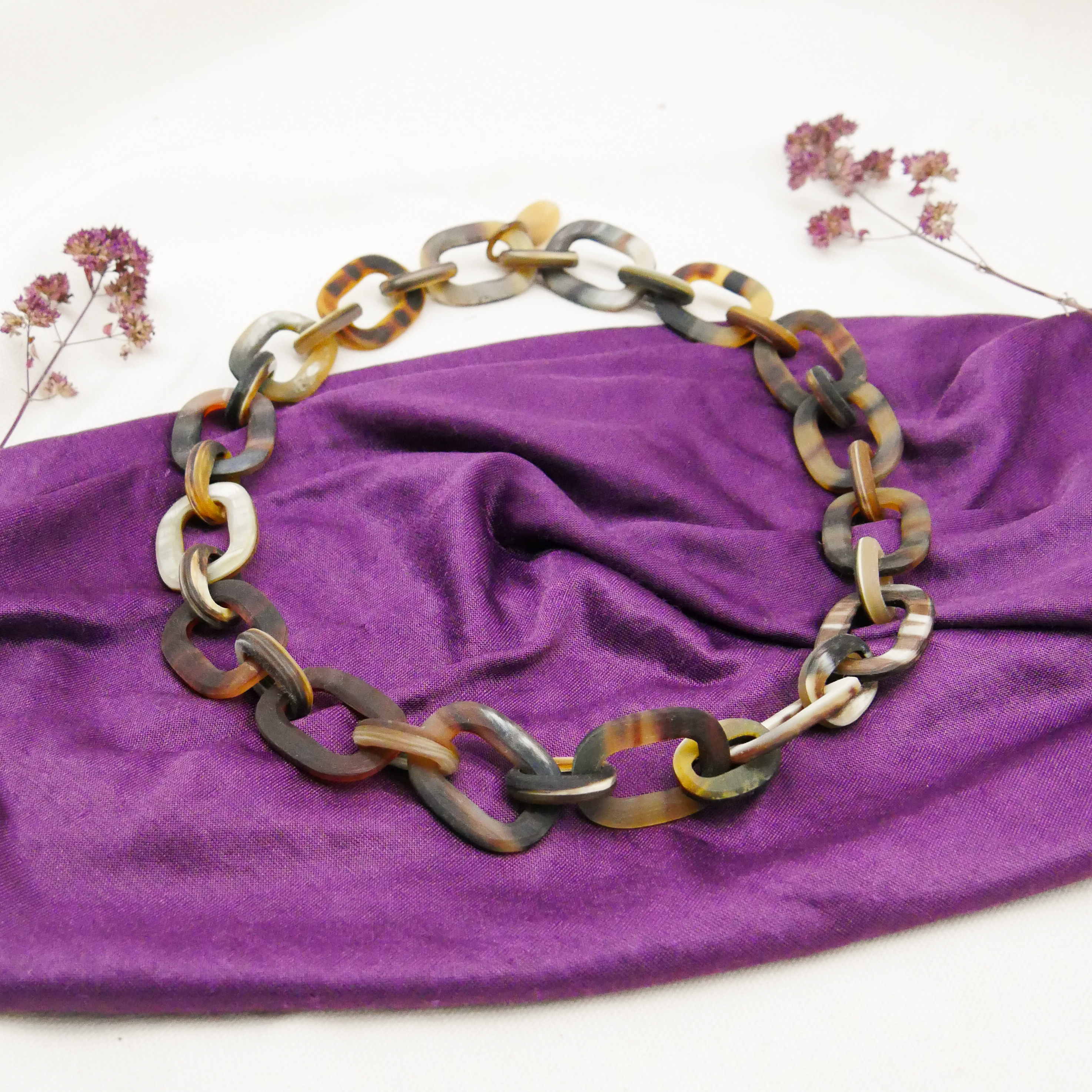  "Craft-Art", kurze Kette ca. 75 cm verschiedene abgerundete Rechtecke, braunes Horn matt 