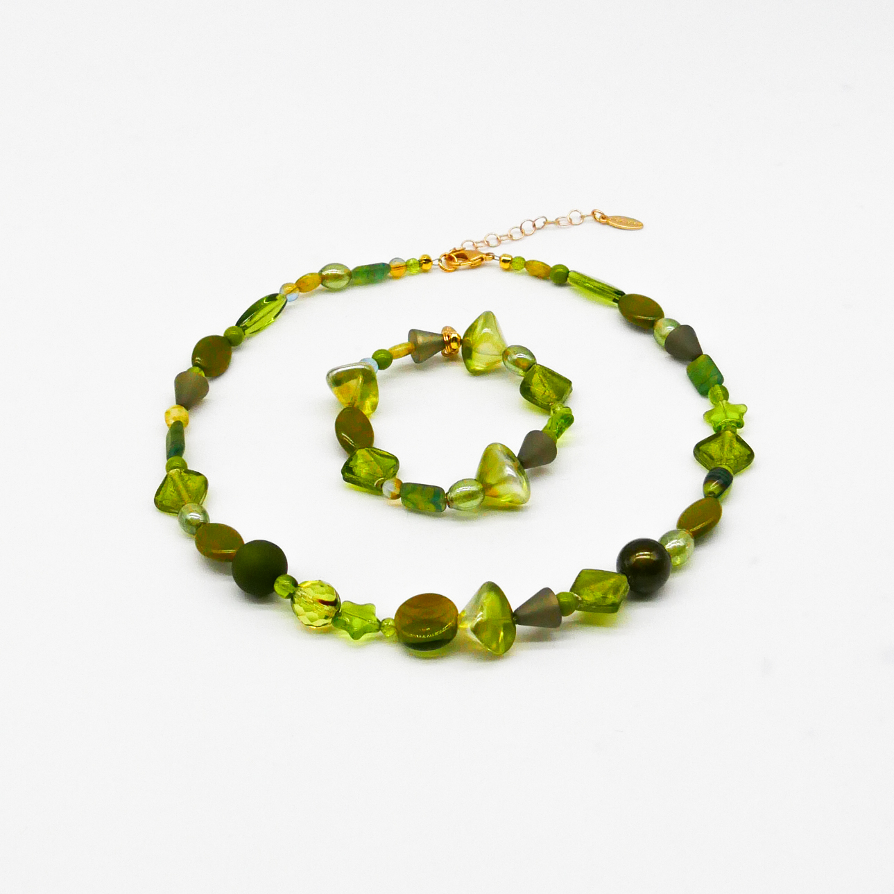 "Summer Feeling",  Kette aus verschiedenen Formen, Glas- und Resin Perlen, grün