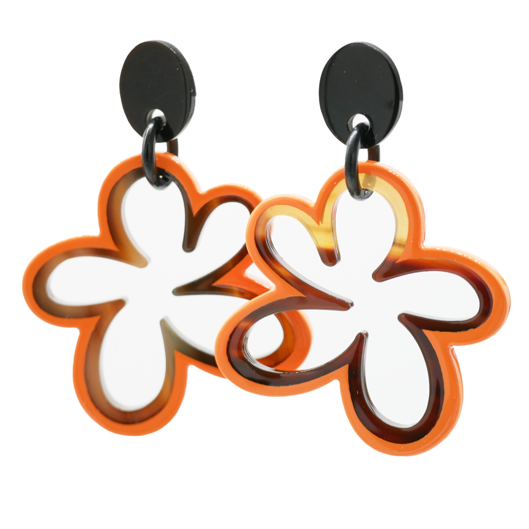 "Craft Art" Ohrringe "Blossom", braunes Horn, orange farbener Lack