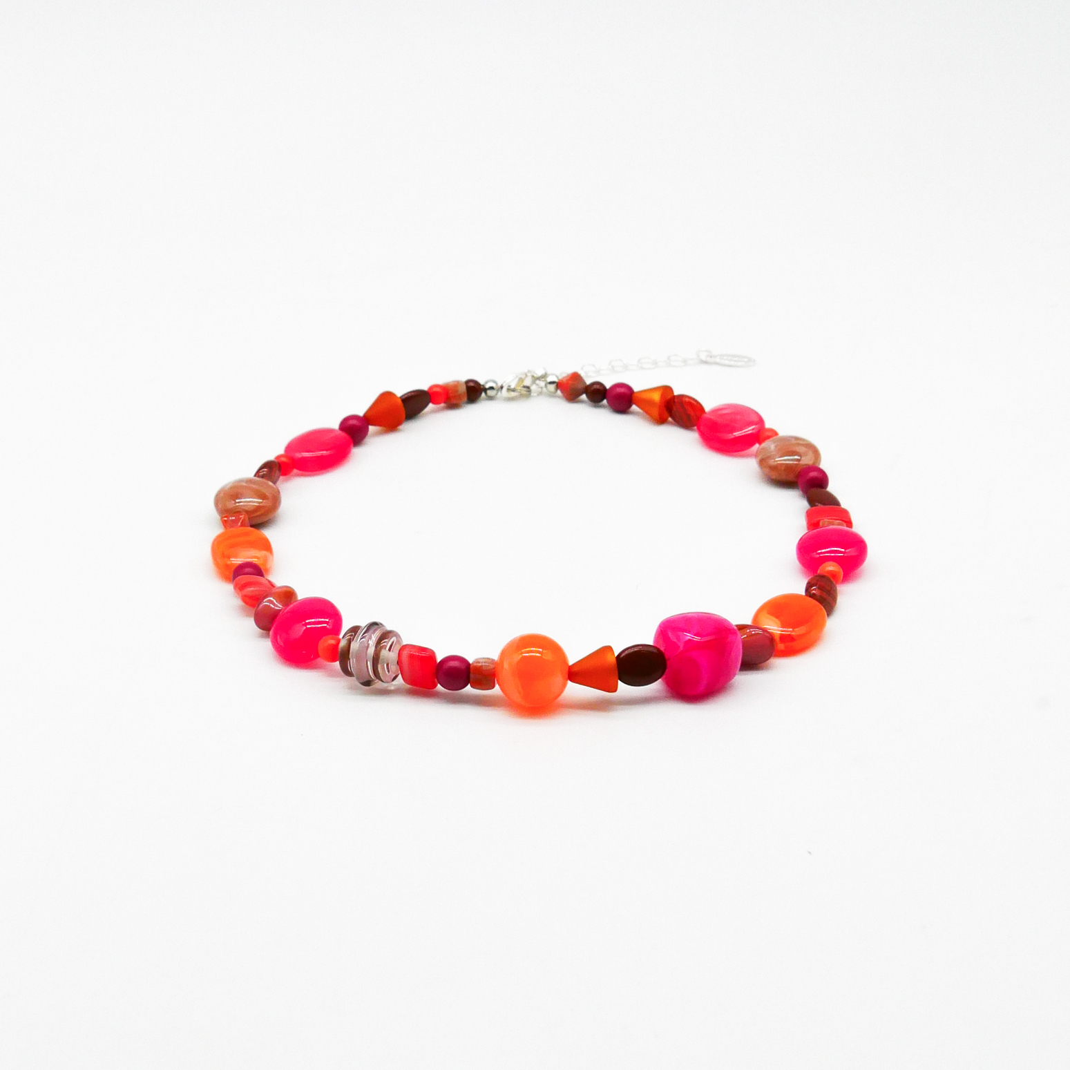 "Summer Feeling",  Kette aus verschiedenen Formen, Glas- und Resin Perlen, pink-orange