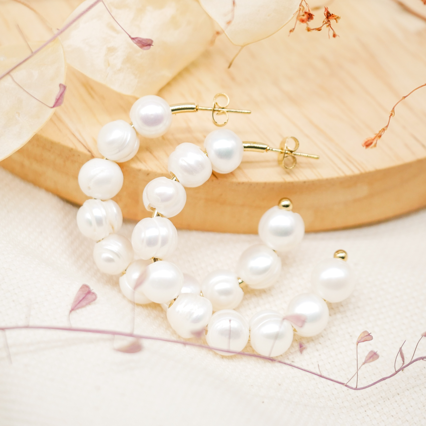 "Freshwater Pearls"  offene Creole mit SWZ Perlen, ⌀  9-10 mm, goldfarben
