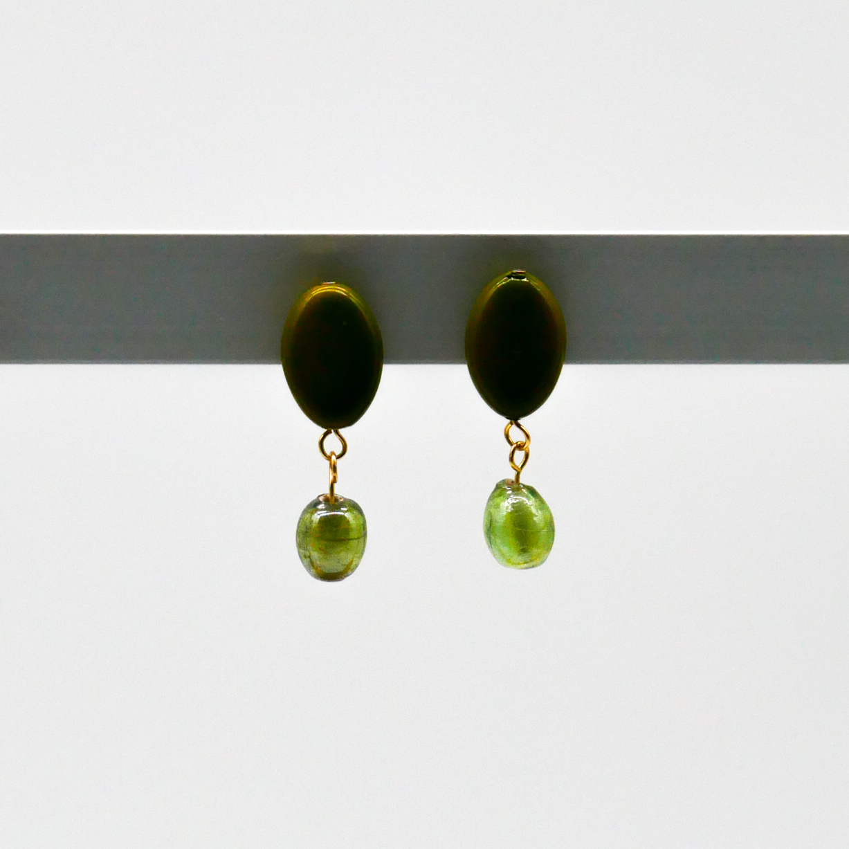 "Summer-Feeling"  Ohrring aus verschiedenen Formen, Glas- und Resin Perlen, grün