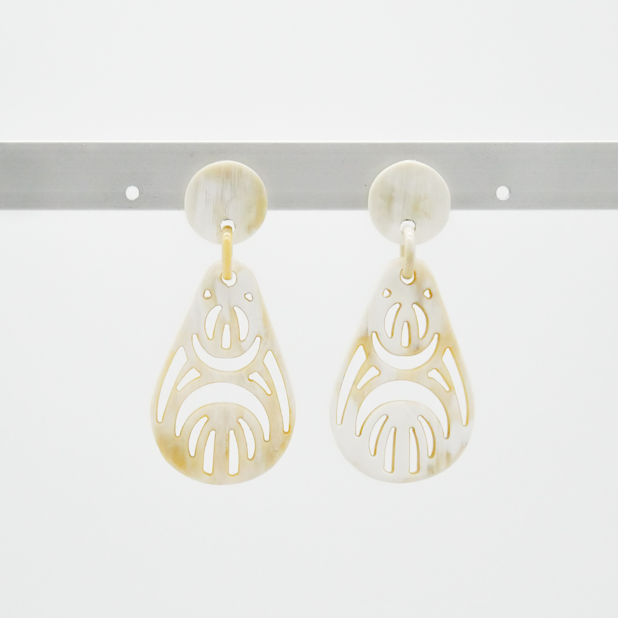  "Craft-Art", Ohrring "Drop" weißes Horn Ornament 2 