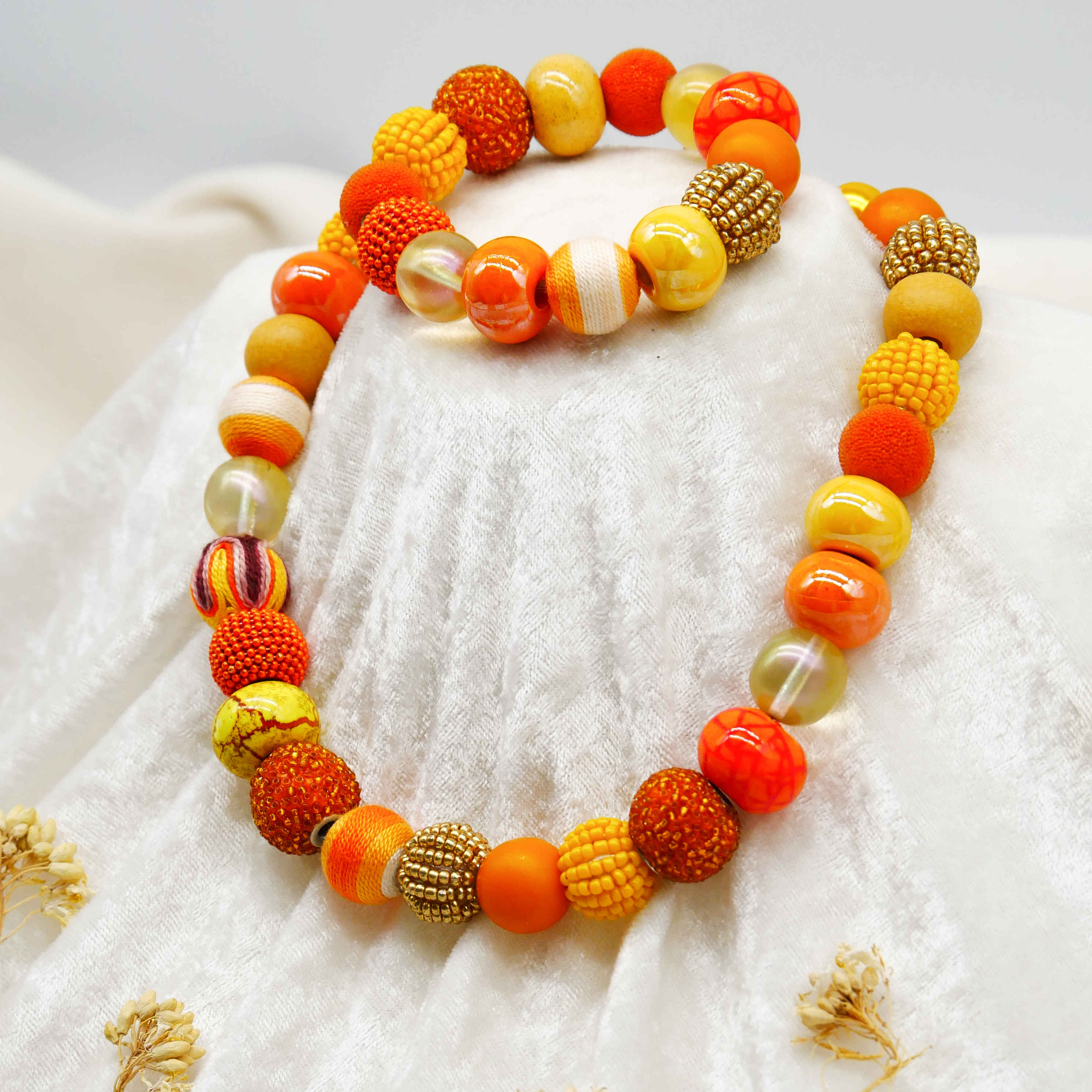  "Bollywood" Armband auf Gummi, gelb-orange