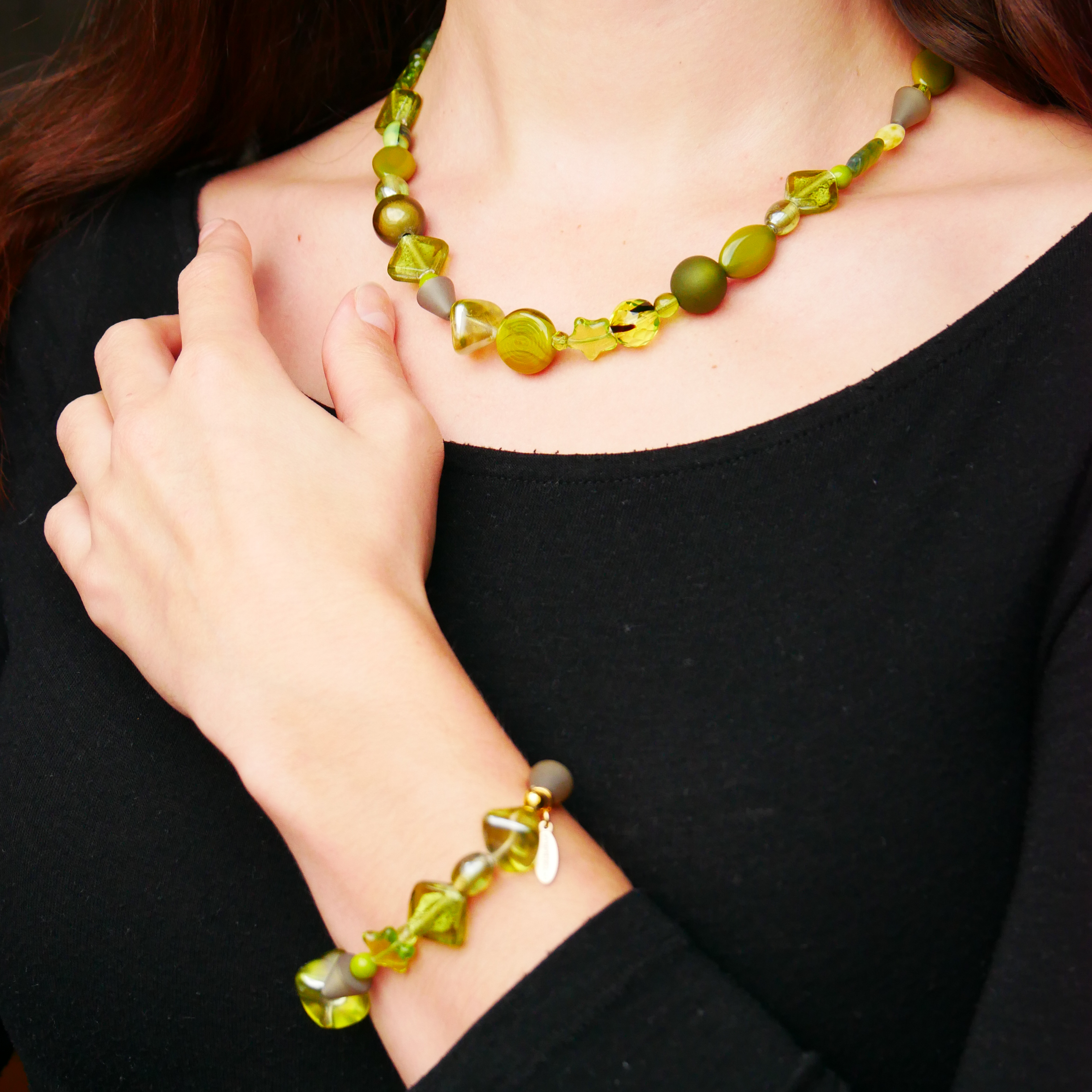 "Summer Feeling",  Kette aus verschiedenen Formen, Glas- und Resin Perlen, grün