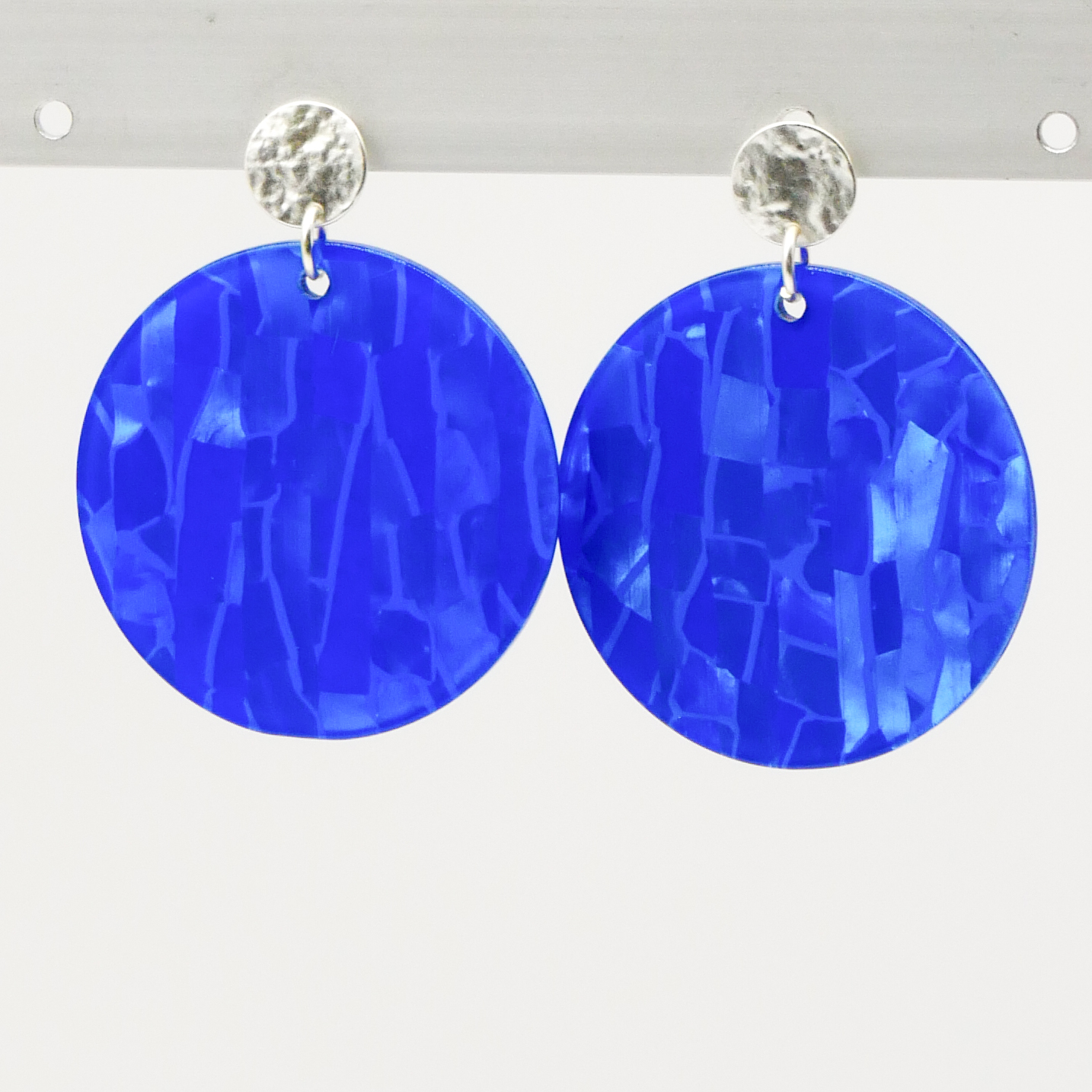 "Color Explosion", Ohrstecker Scheibe Ø 40 mm, Oberteil Ø 10 mm vergoldet, blue pearl "Color Explosion", Ohrstecker Scheibe Ø 40 mm, Oberteil Ø 10 mm vergoldet, blue pearl
