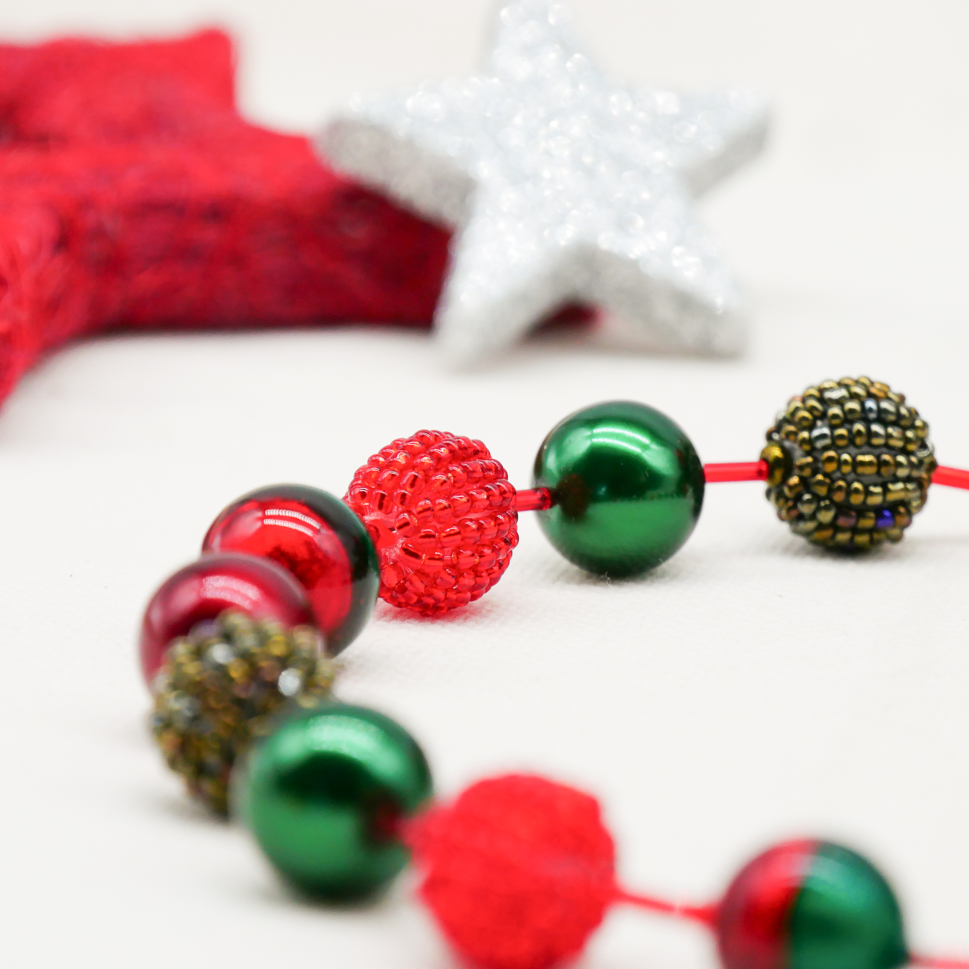  "Fine Bead Art", "Kette Christmas", Lampenperlen, Glasperlen rot-grün