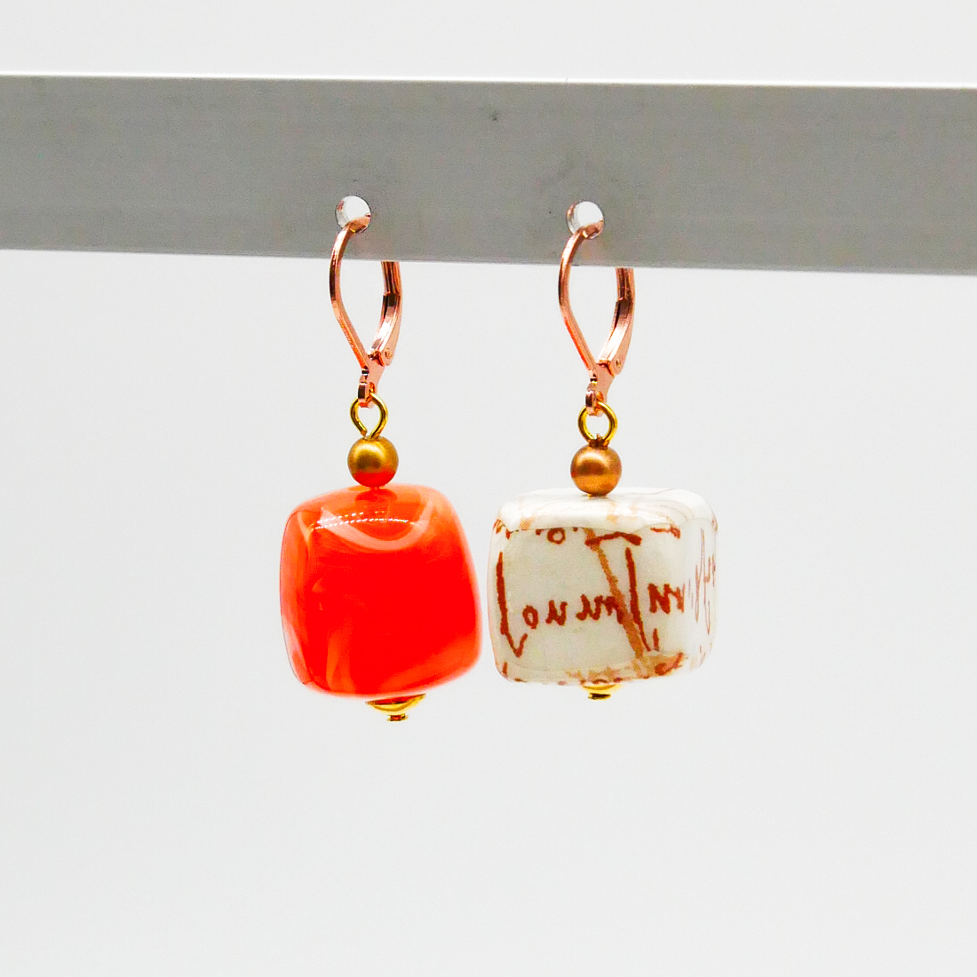 "Summer-Feeling" Ohrring "Cube" Resin- und Papercoated Perlen, orange