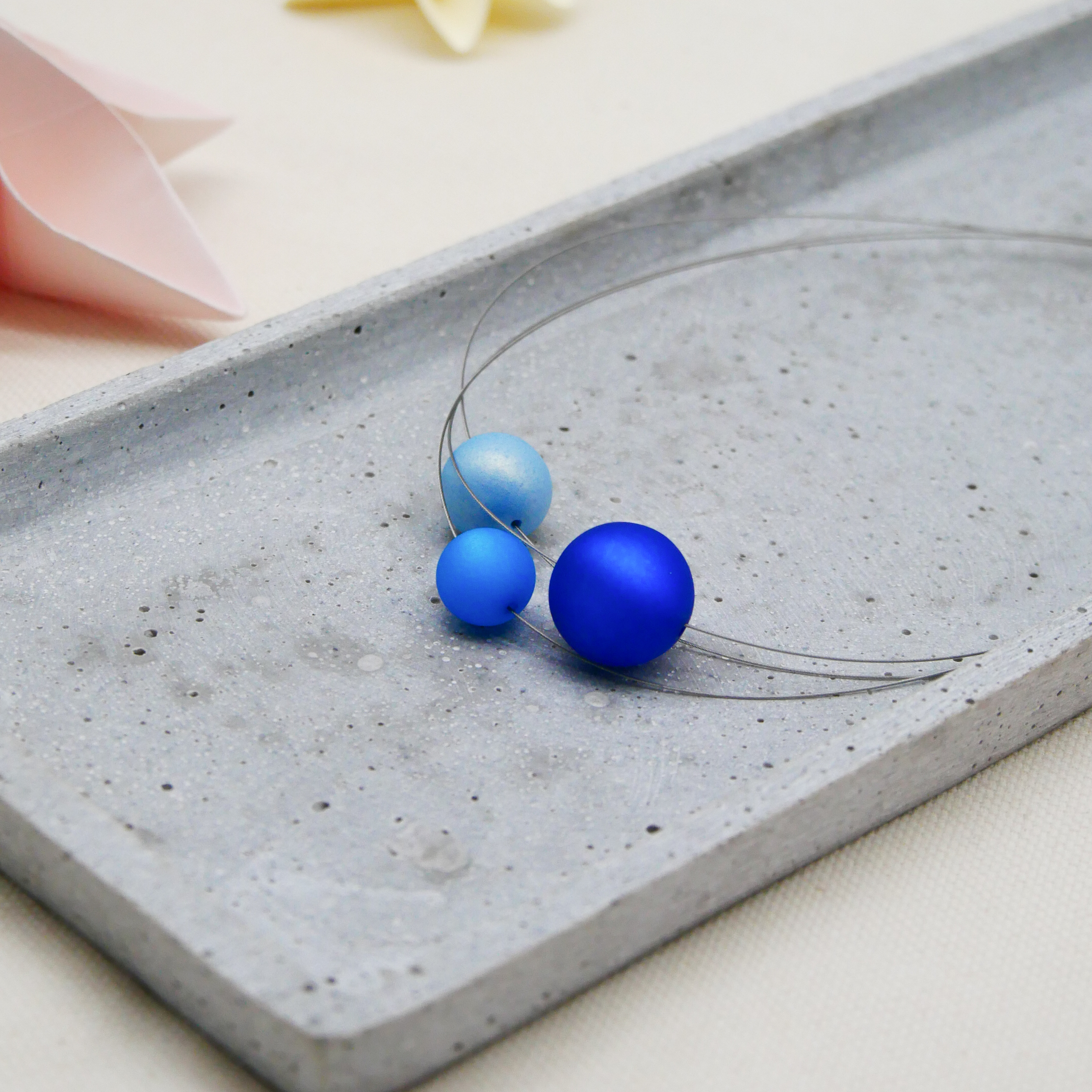  Color Explosion, kurze 3-Strang Kette "Planet" - Erde dunkelblau